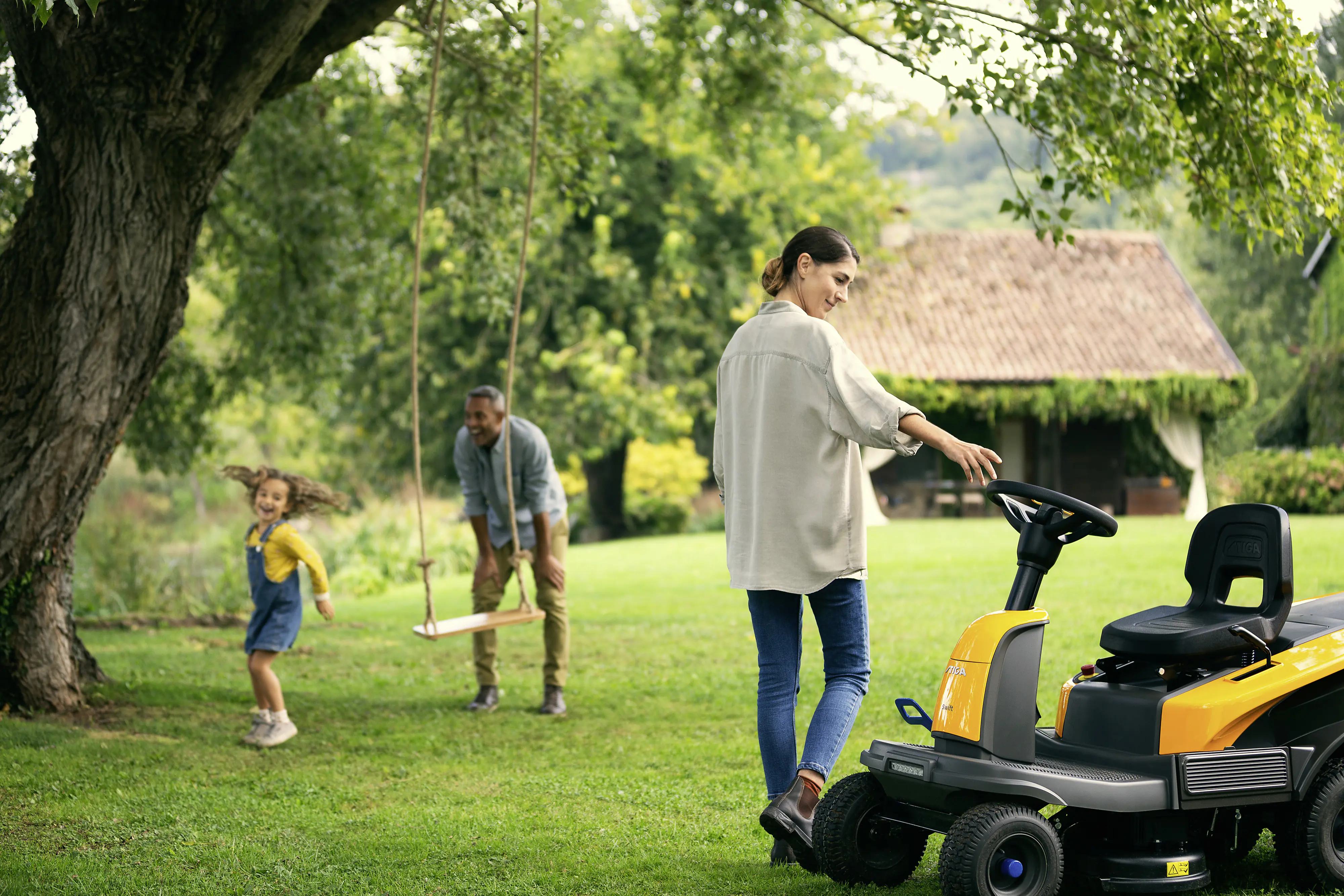 Stiga Akku-Rasentraktor Swift 372e, inkl. 4 Akkus (3x 7,5Ah und 1x 5Ah )/48V, 72 cm Schnittbreite