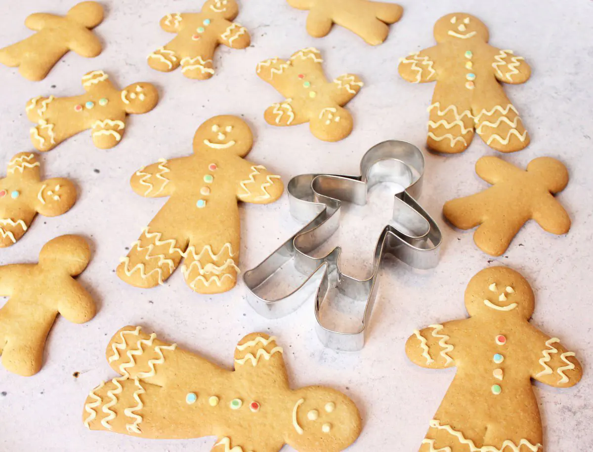 Zenker Ausstechformen-Set Lebkuchenfamilie sortiert klein + groß silber 2 Stück
