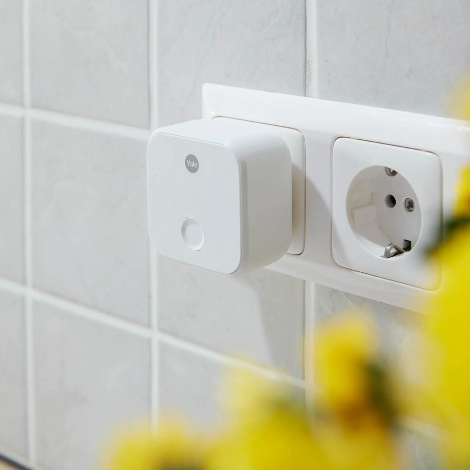 5052847108444_4 Yale Hub Connect WLAN-Bridge weiß