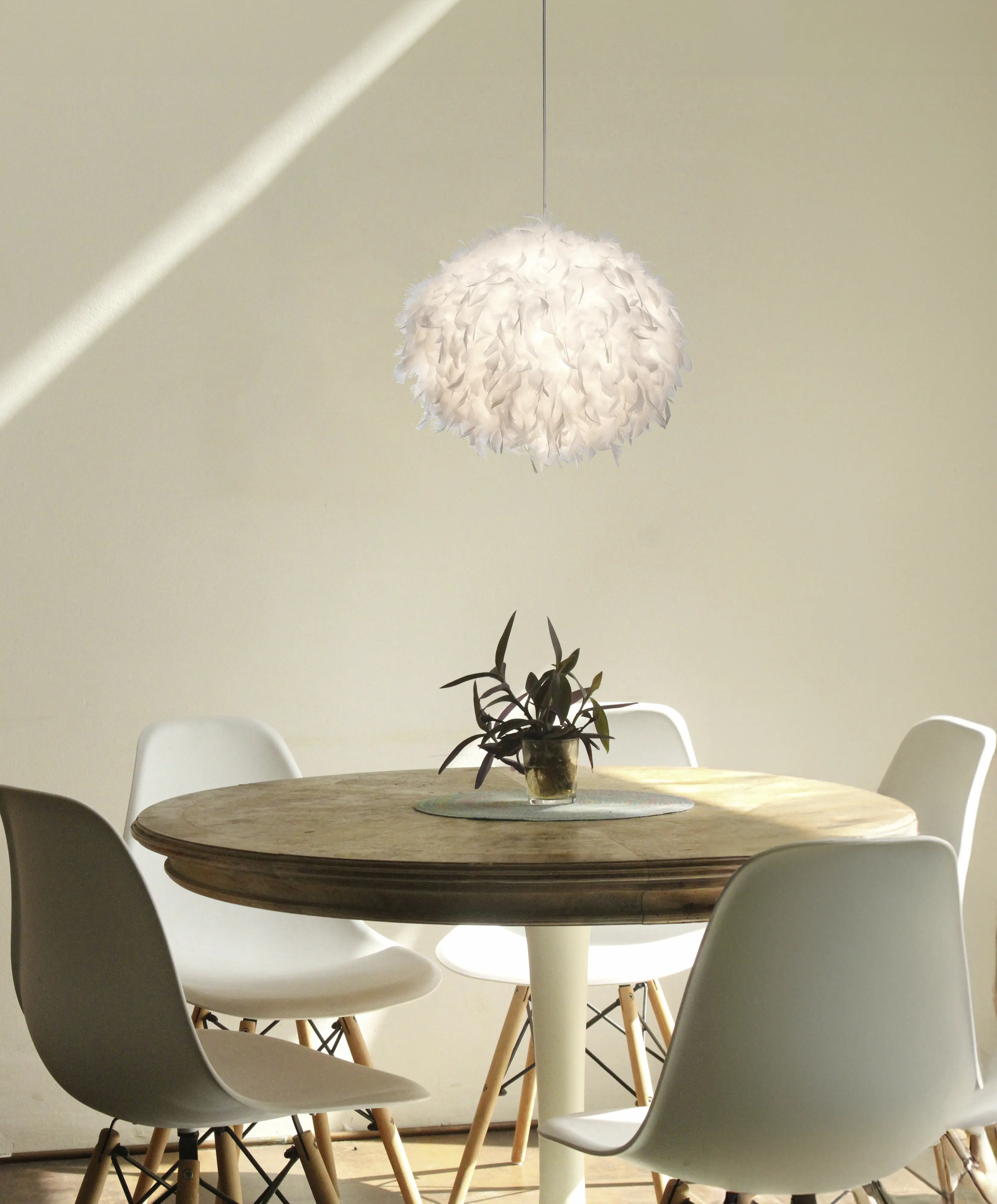 Globo Hängeleuchte Ducky 60 x 150 cm (Ø x H) weiß mit Federn