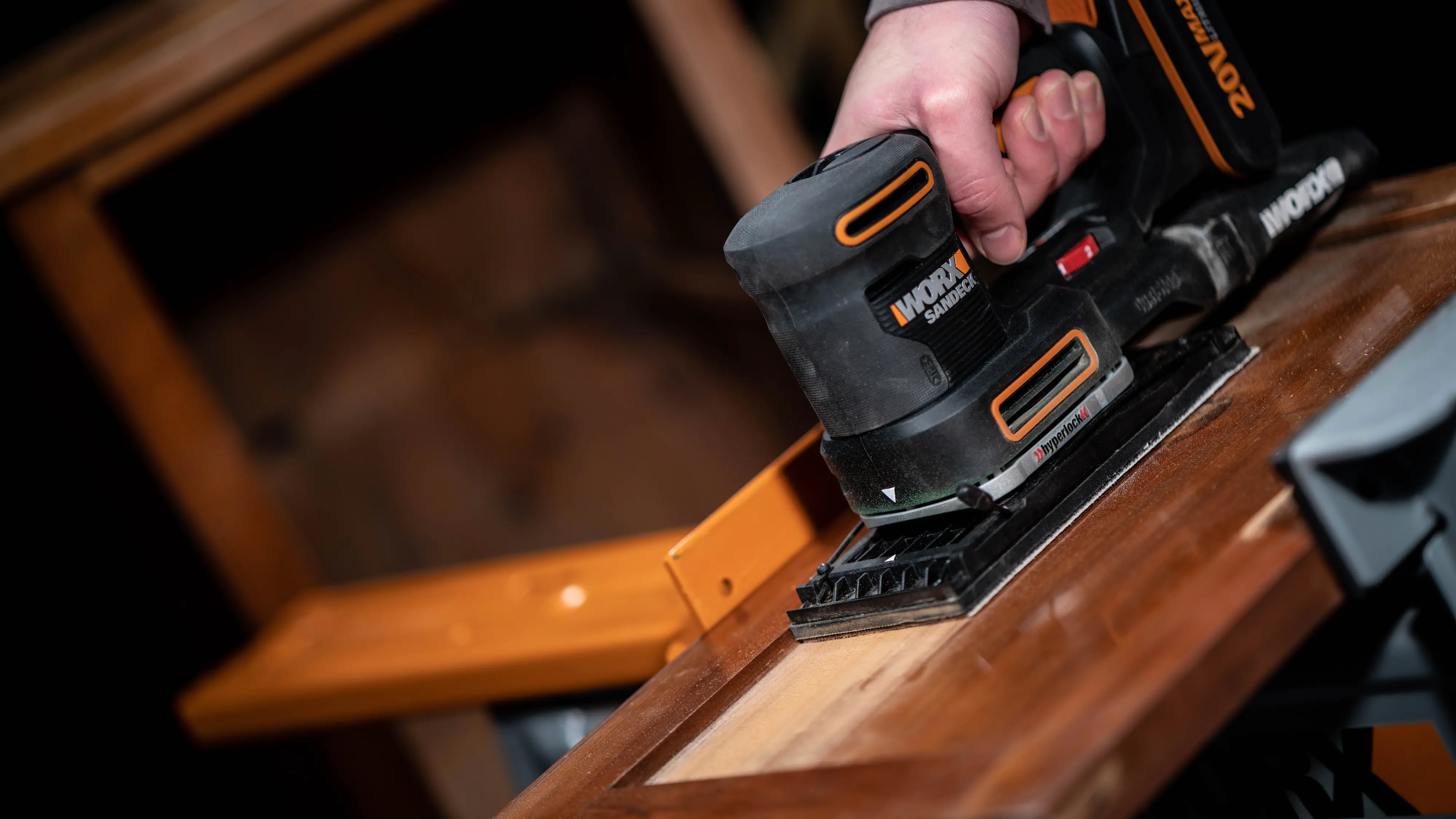 Worx Akku-Multischleifer Sonicrafter WX820 20 V inkl. Akku 2 Ah & Ladegerät Worx Akku-Multischleifer Sonicrafter WX820 20 V inkl. Akku 2 Ah & Ladegerät