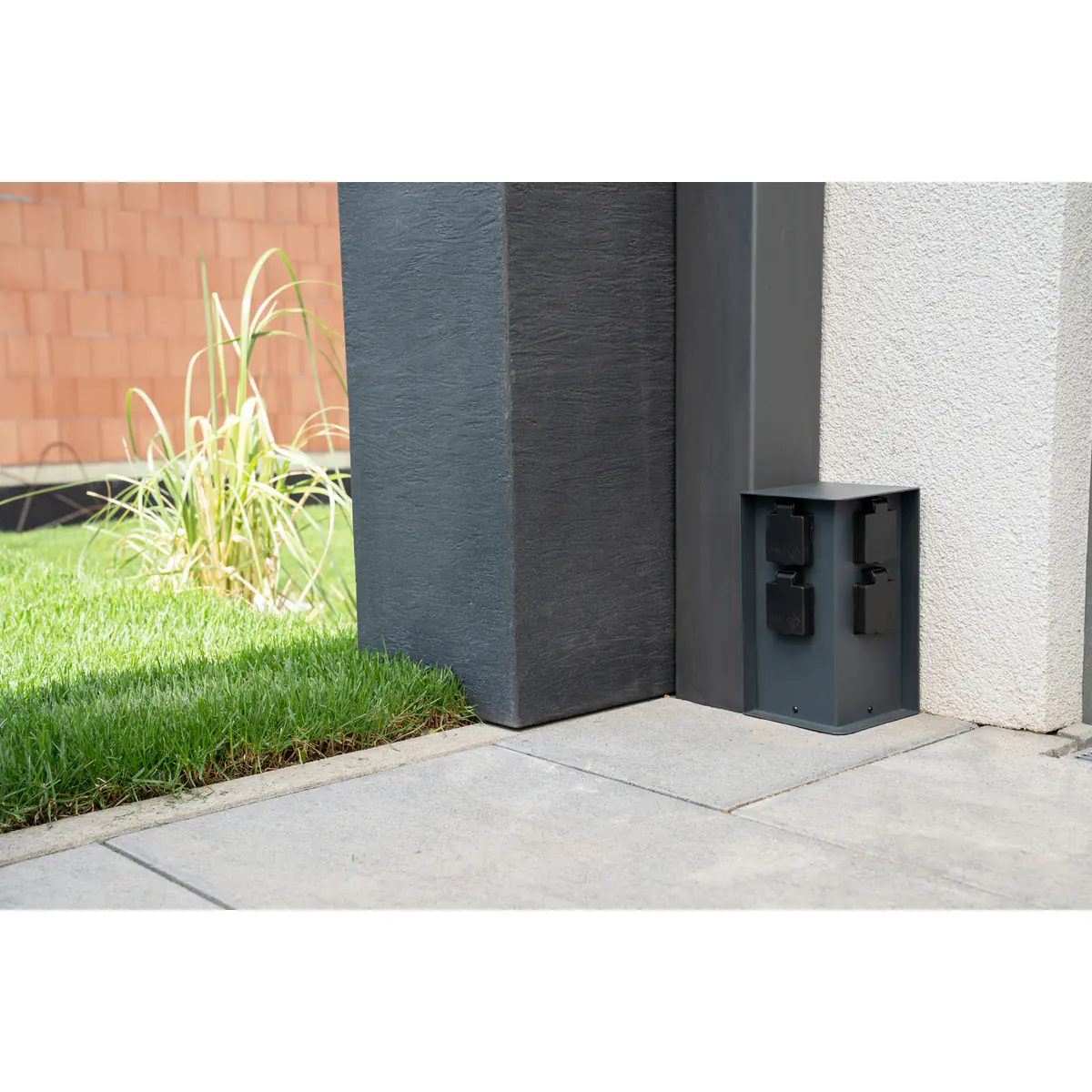 Unitec Gartensäule mit 4 Schutzkontakt-Steckdosen schwarz Unitec Gartensäule mit 4 Schutzkontakt-Steckdosen schwarz