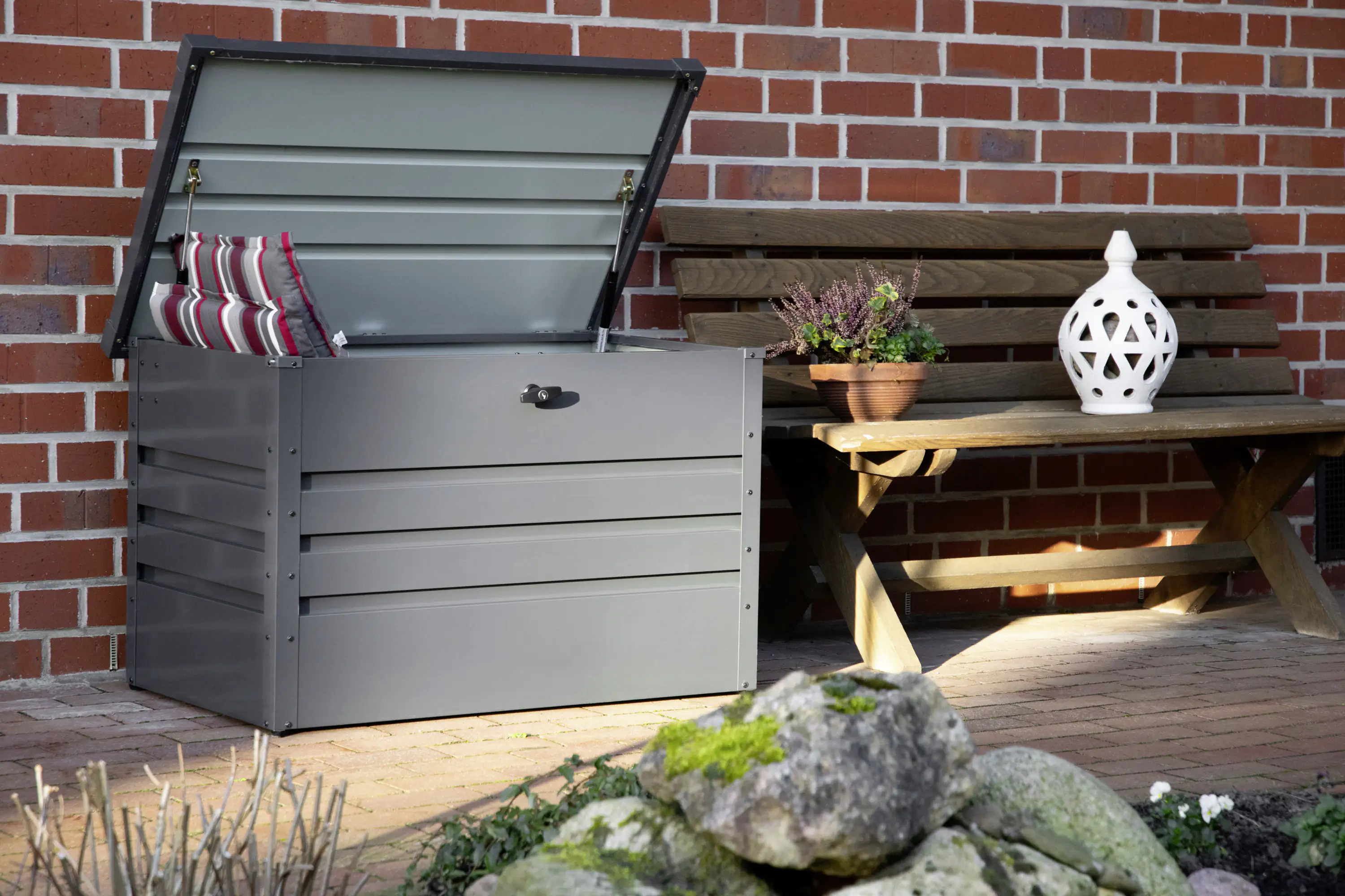 4055894586013_3169888 Dobar Gartentruhe aus Metall grau 100 x 61 x 62 cm