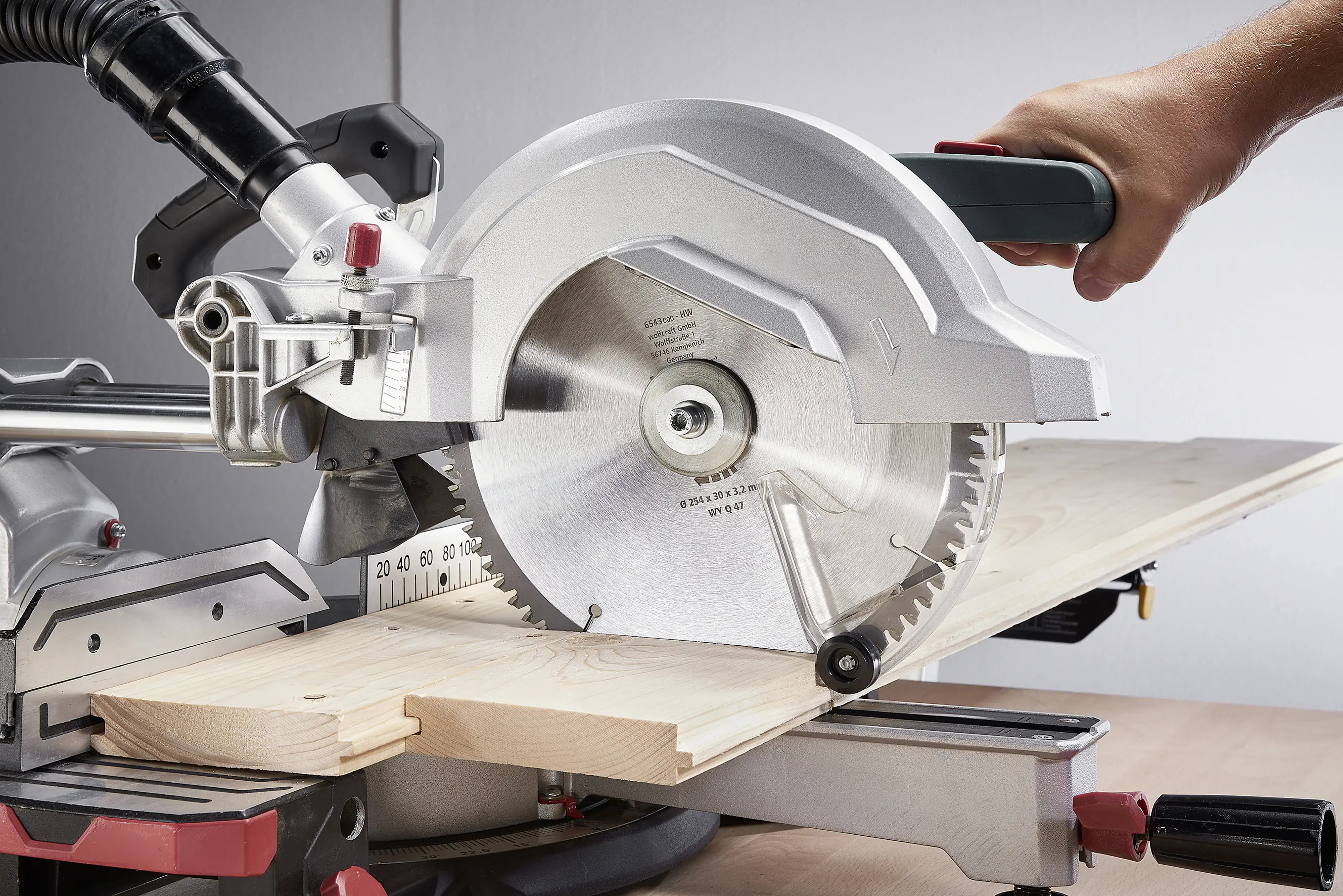 Wolfcraft Kapp- und Gehrungssägeblatt HM Serie lila 216 mm Wolfcraft Kapp- und Gehrungssägeblatt HM Serie lila 216 mm