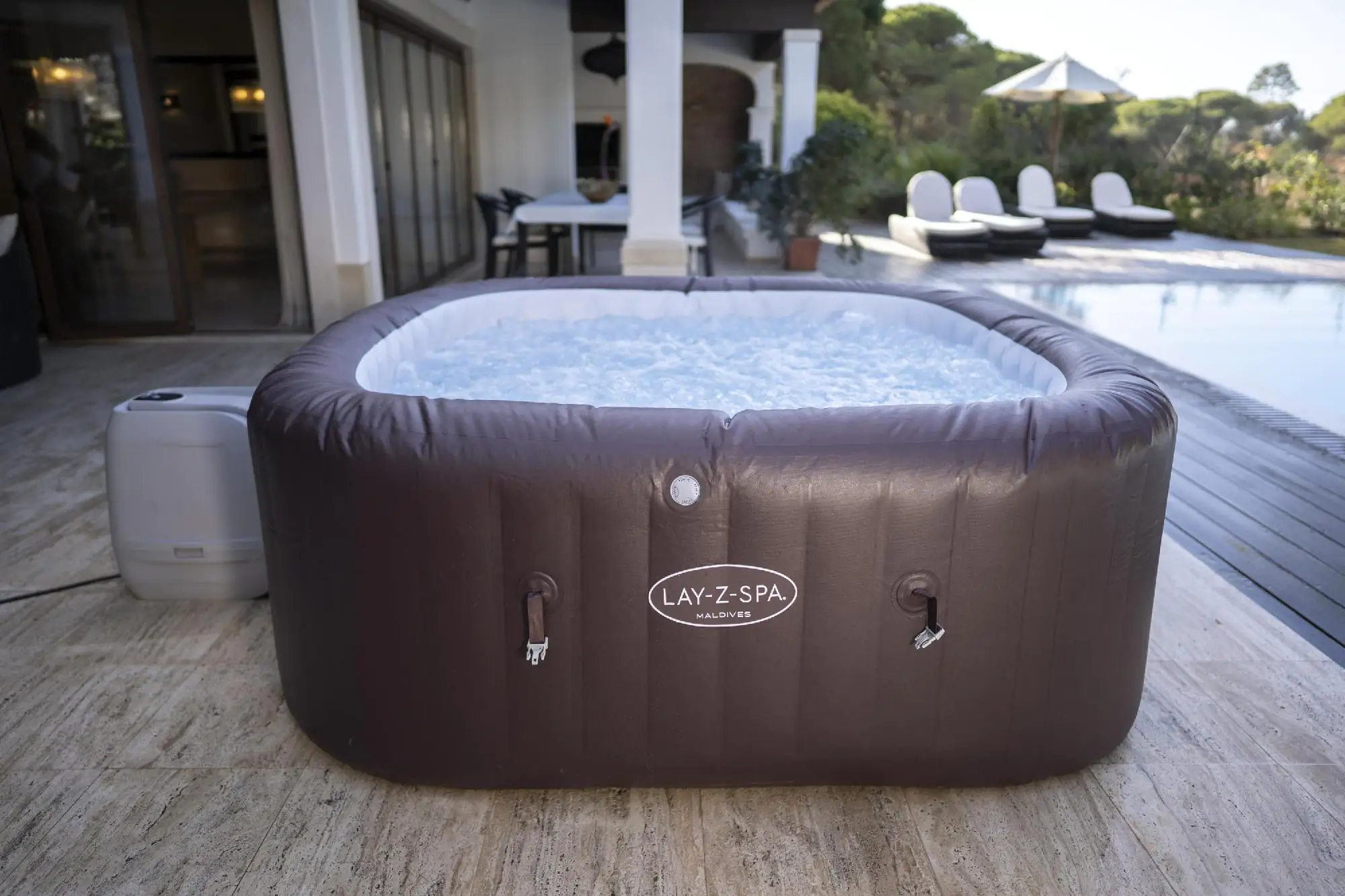 Bestway LAY-Z-SPA Maldives HydroJet Pro für bis zu 7 Personen Bestway LAY-Z-SPA Maldives HydroJet Pro für bis zu 7 Personen