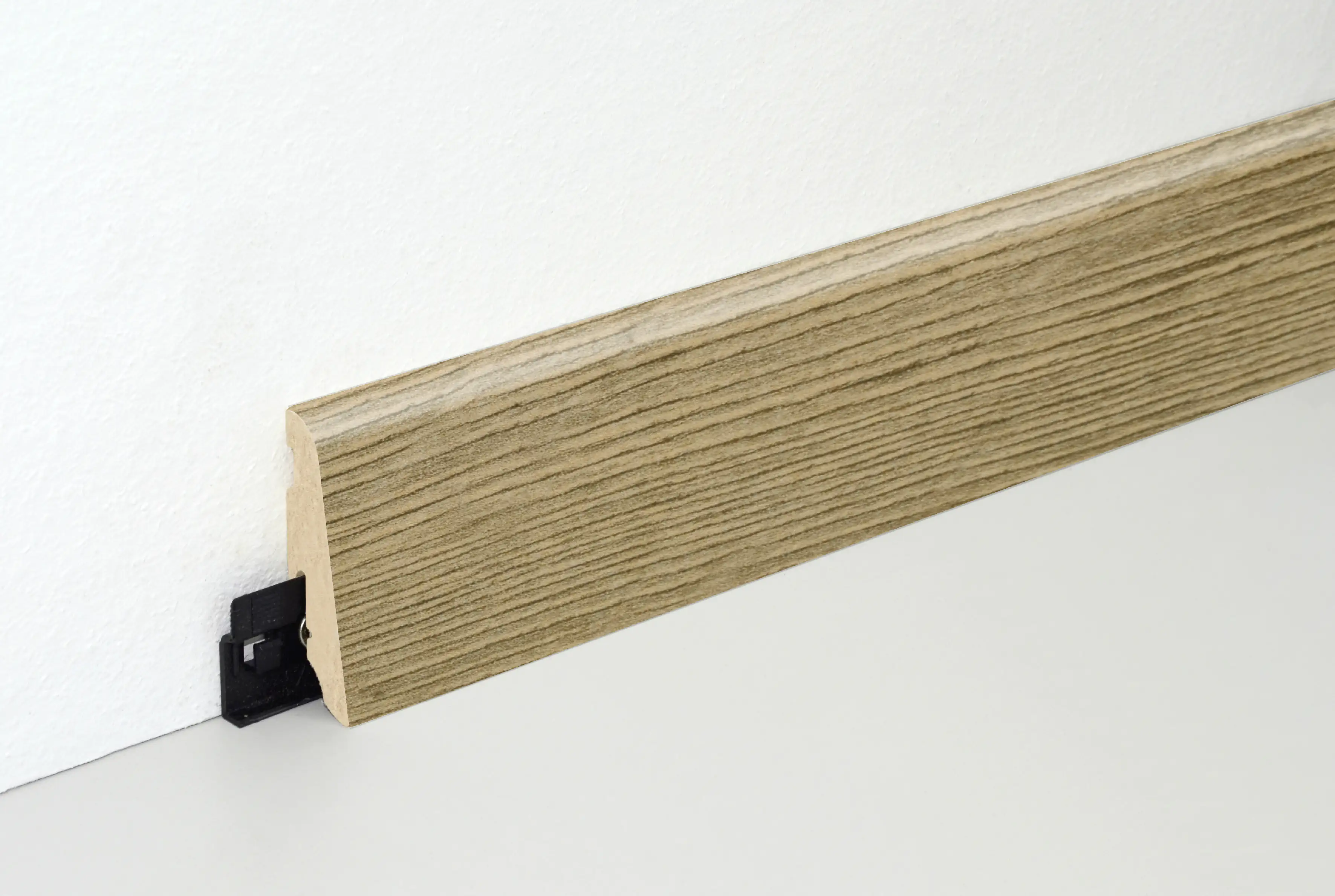 9010115224100_2450315 Neuhofer Fußleiste 240 cm 58 x 19 mm Oak natural grey