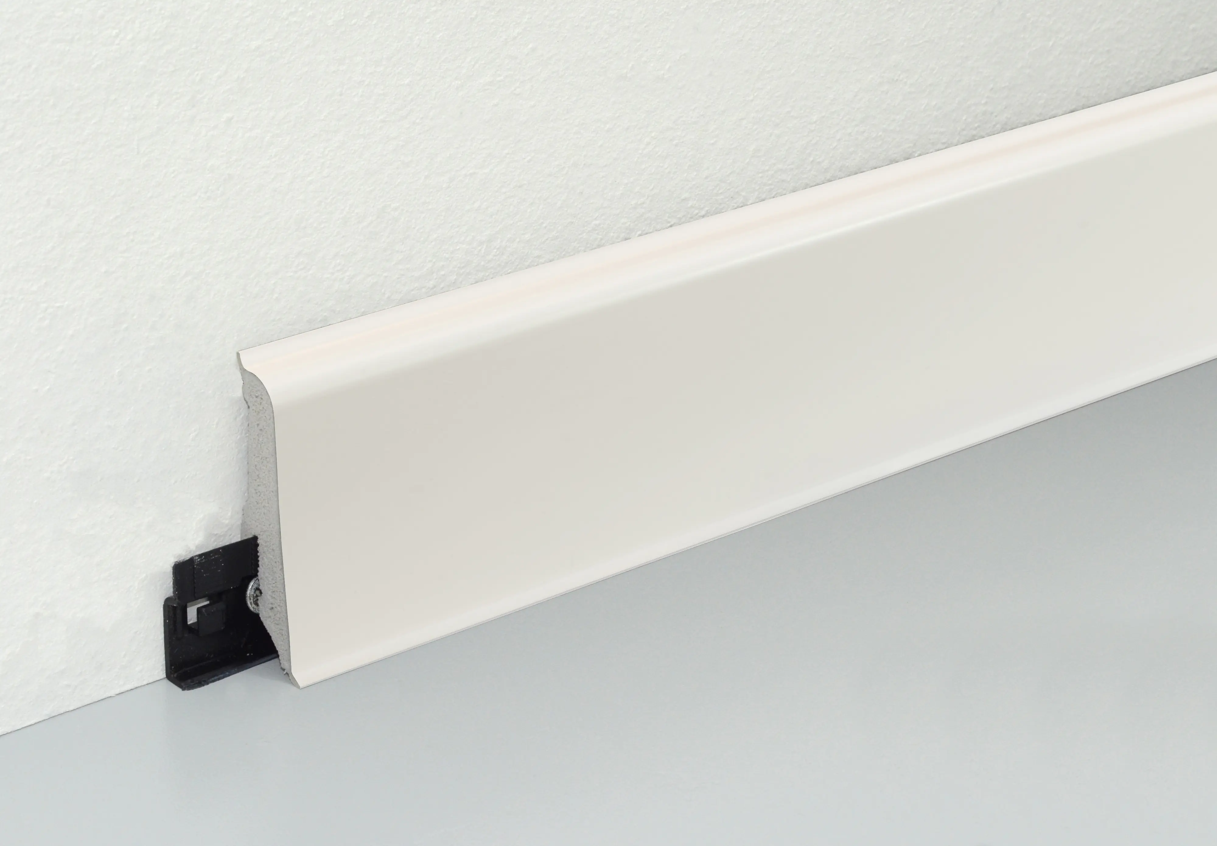 Neuhofer Fußleiste 240 cm x 59 x 17 mm weiß