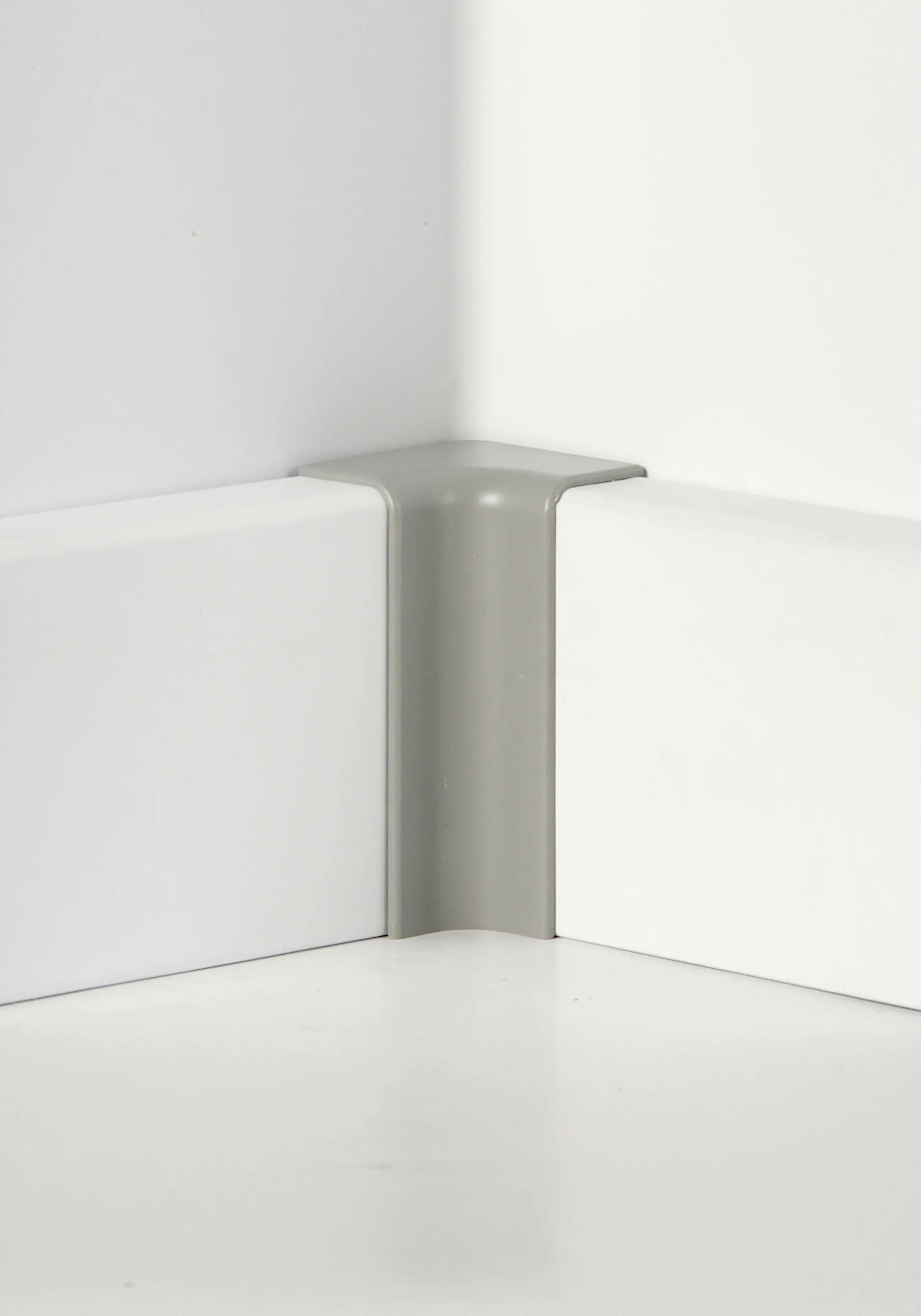 Classen Innenecke für FUXX-Laminatleiste foliert 65 x 18 mm steingrau Classen Innenecke für FUXX-Laminatleiste foliert 65 x 18 mm steingrau