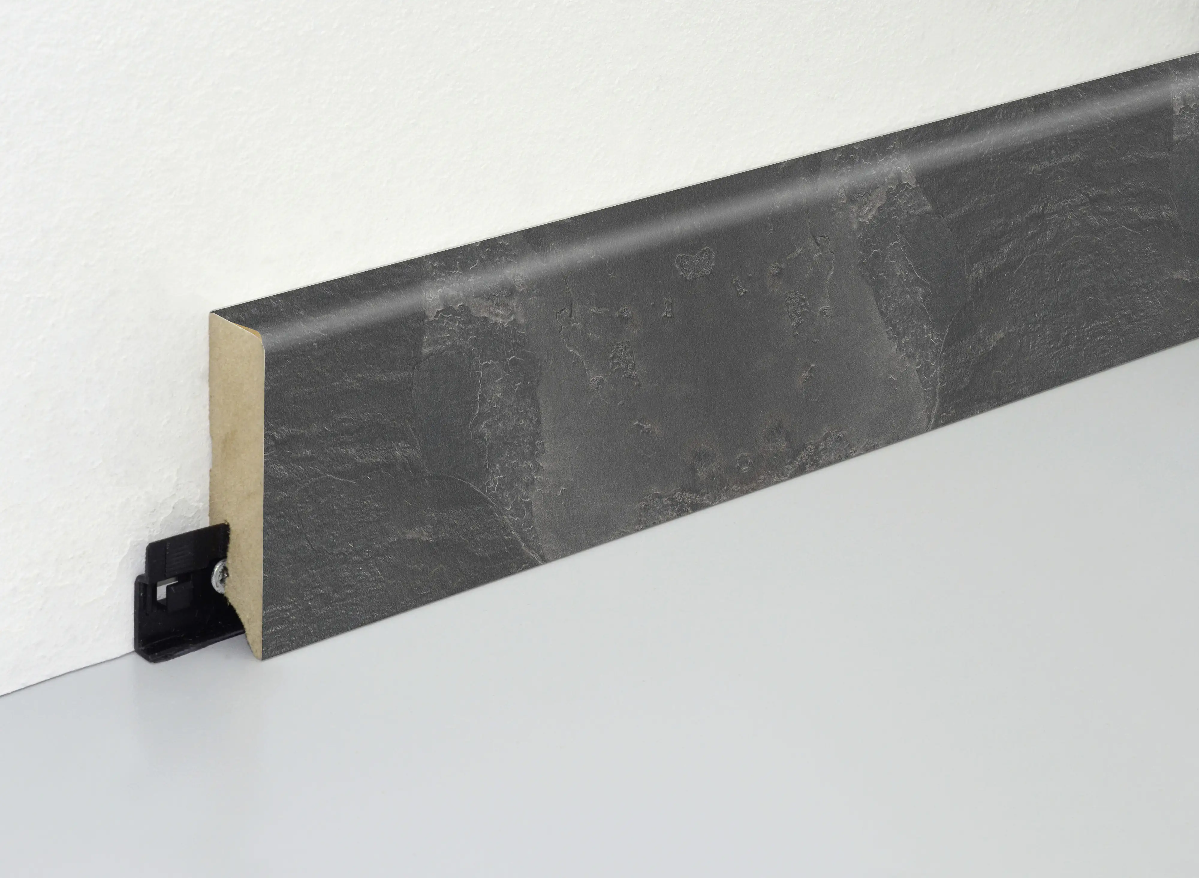 9010115225862_2765500 Neuhofer Fußleiste 240 cm 70 x 19 mm Ölschiefer