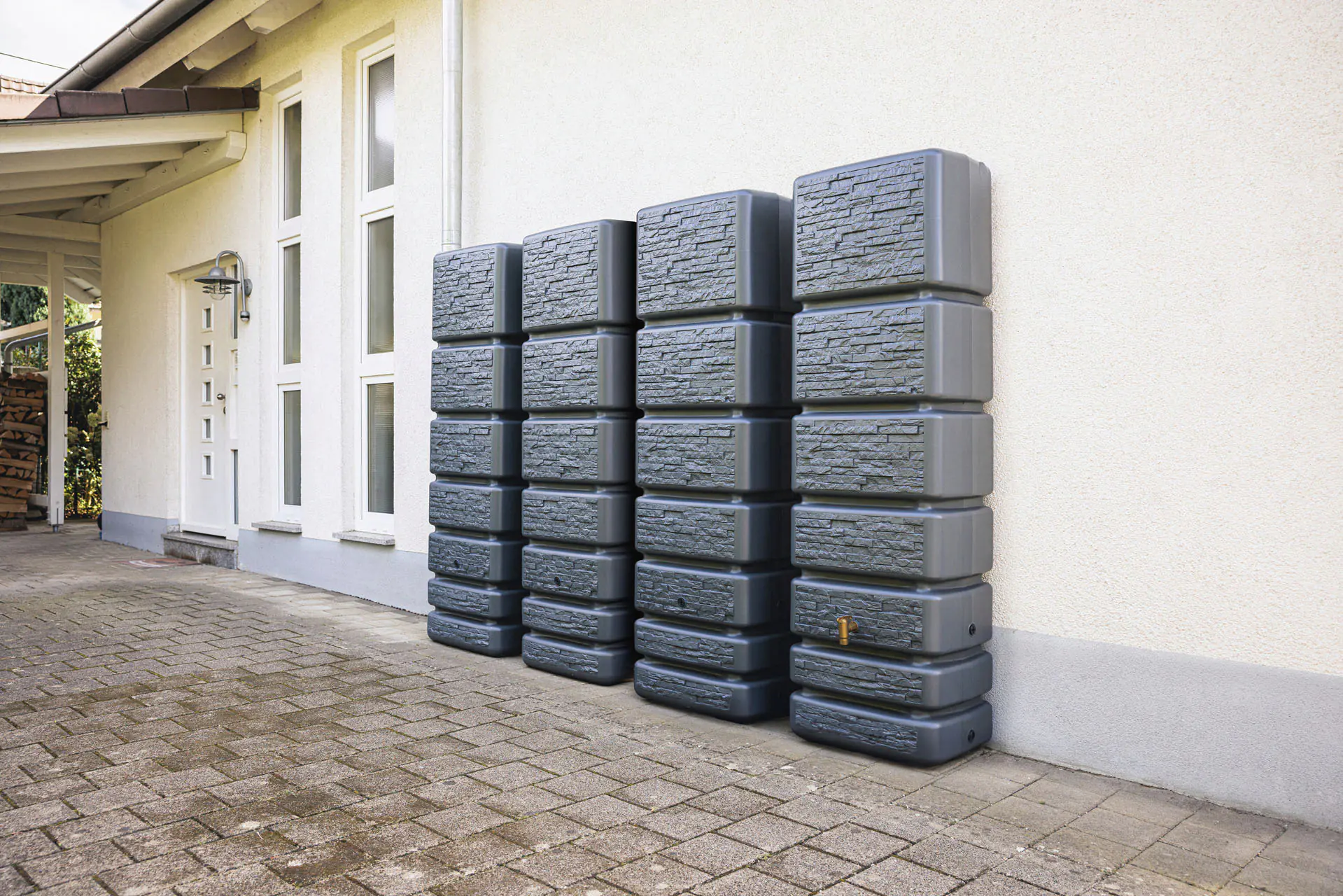 4rain Regentonne-Set Slim Stone Decor inkl. Zubehör Wandtank 1400 L graphitgrau 4 Stück