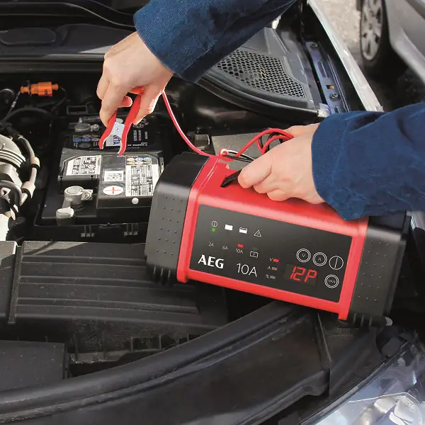 AEG Mikroprozessor-Ladegerät LT 10.0 12/24 V 10 A AEG Mikroprozessor-Ladegerät LT 10.0 12/24 V 10 A