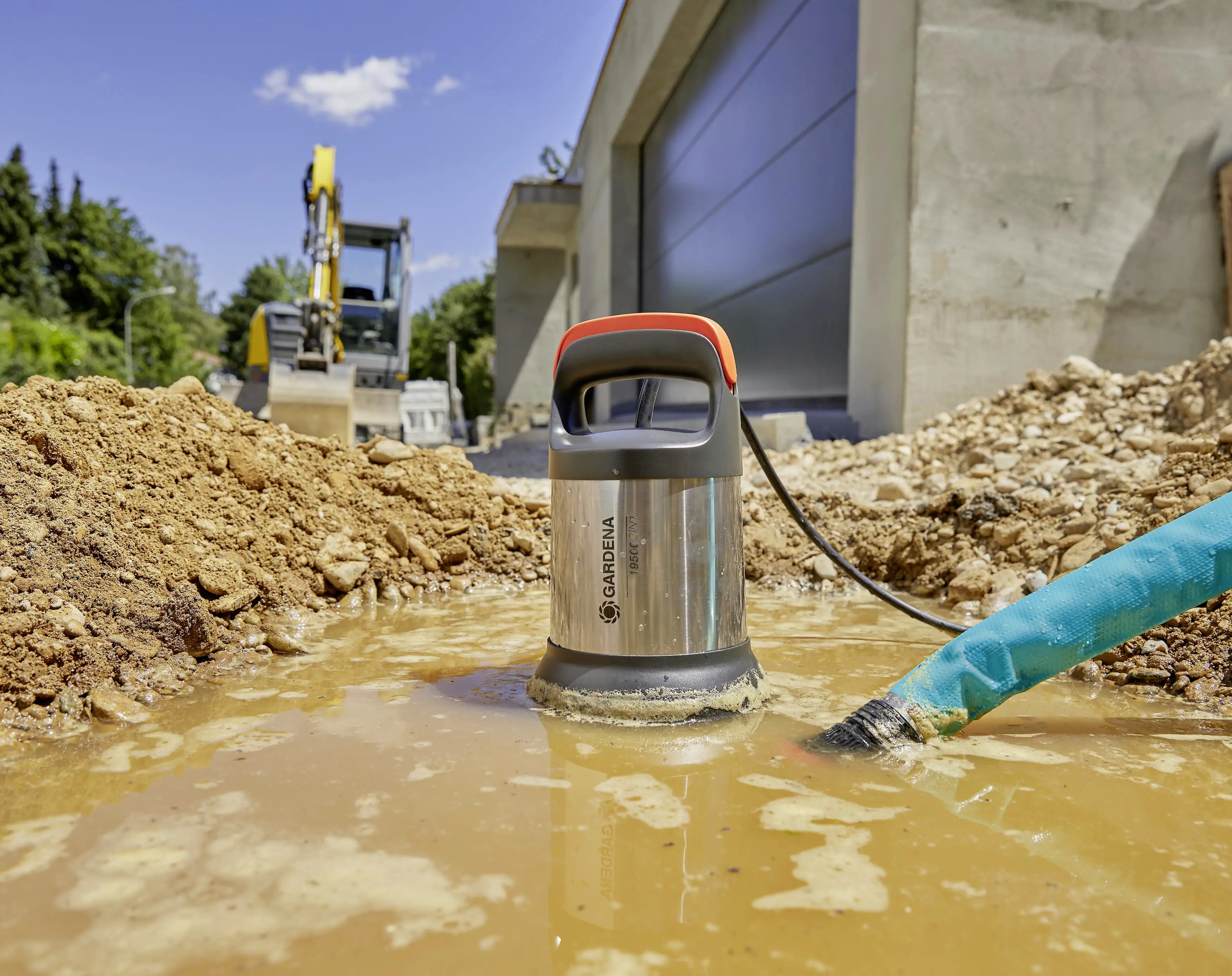 Gardena Klar-/Schmutzwasser Tauchpumpe 19500 Aquasensor 19500 l/h 860 W