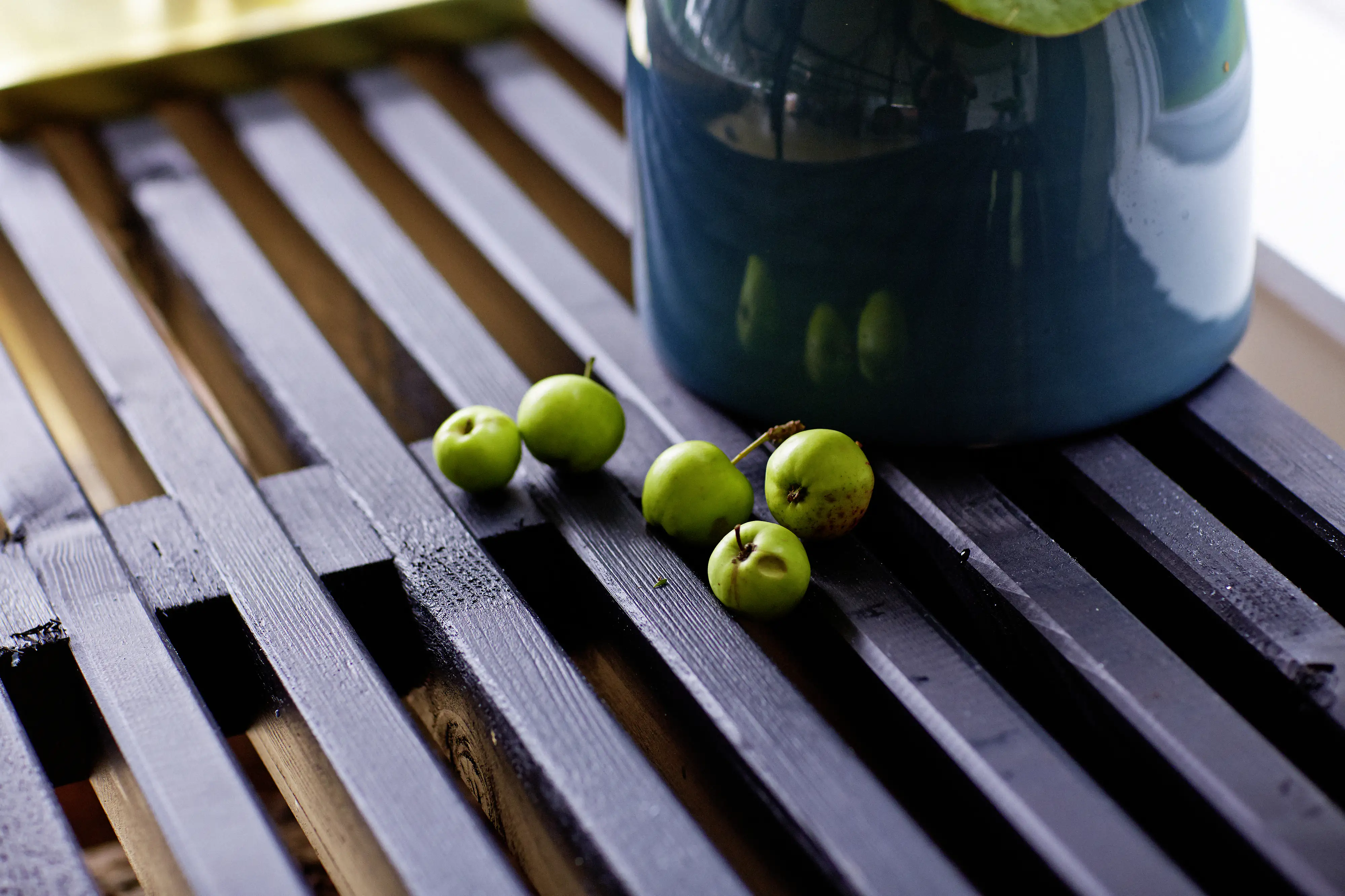 Plus Grill- und Anrichtetisch 138 x 49 x 90 cm schwarz mit Rädern Plus Grill- und Anrichtetisch 138 x 49 x 90 cm schwarz mit Rädern