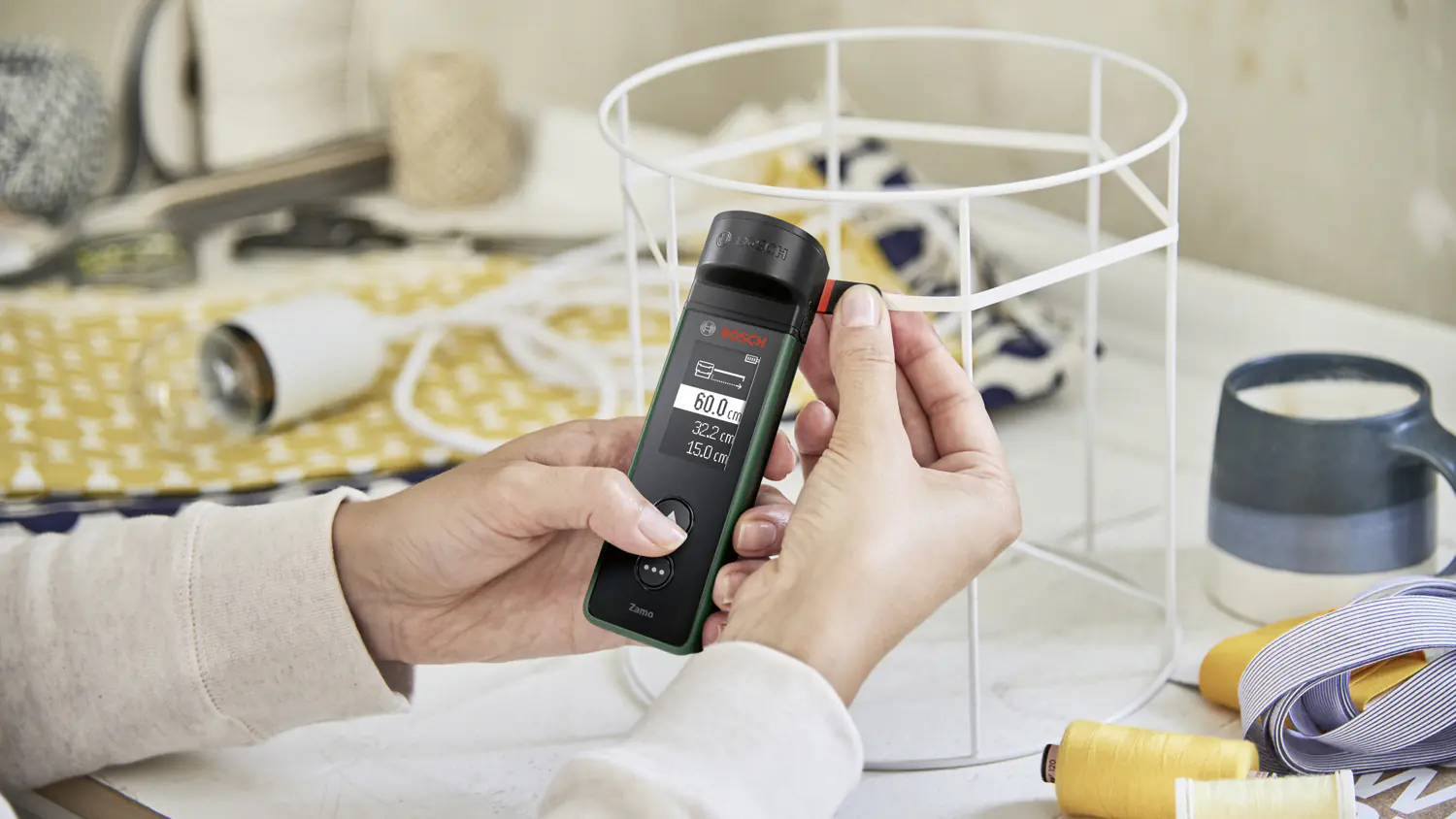 Bosch Laser-Entfernungsmesser Zamo IV bis 25 m über USB-C aufladbar