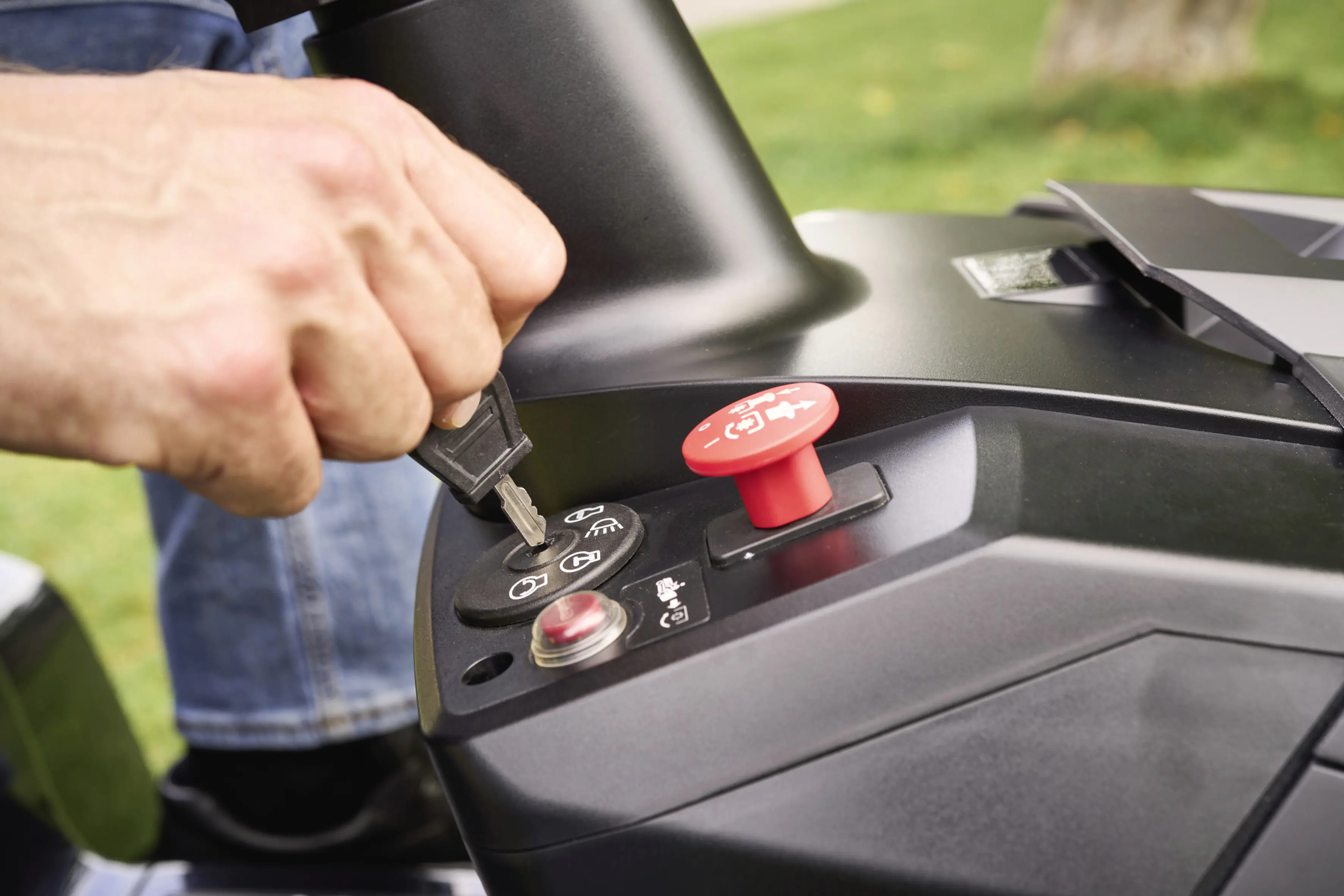  AL-KO Benzin-Rasentraktor Easy 13-86.6 M-A 7,2 kW - Schnittbreite 86 cm Heckauswurf