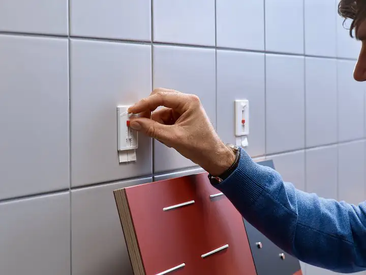 tesa Klebenagel Traglast 4 kg, 2 Stück