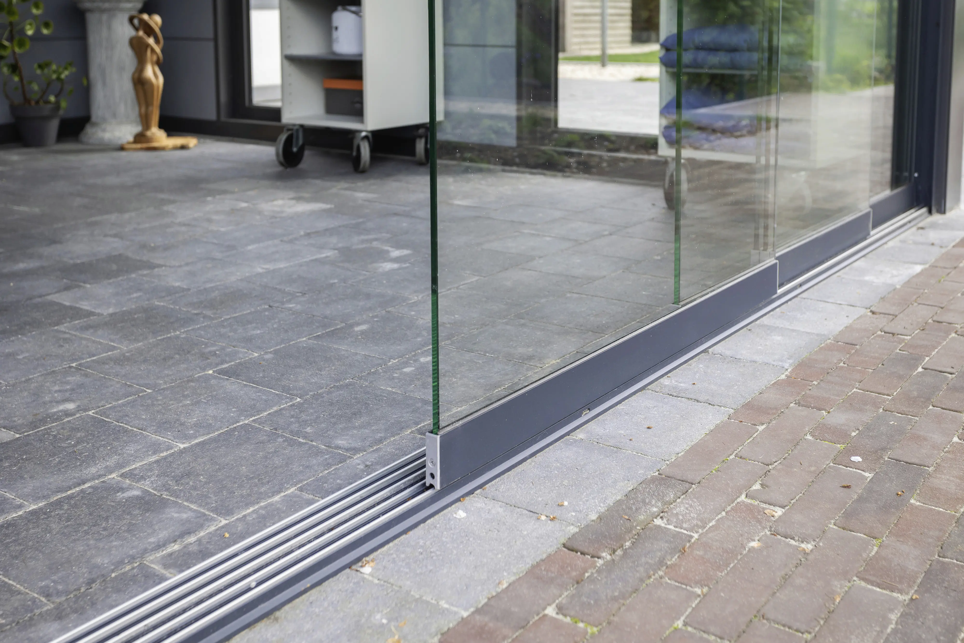 Telluria Glasschiebewand für Lounge Large granitgrau