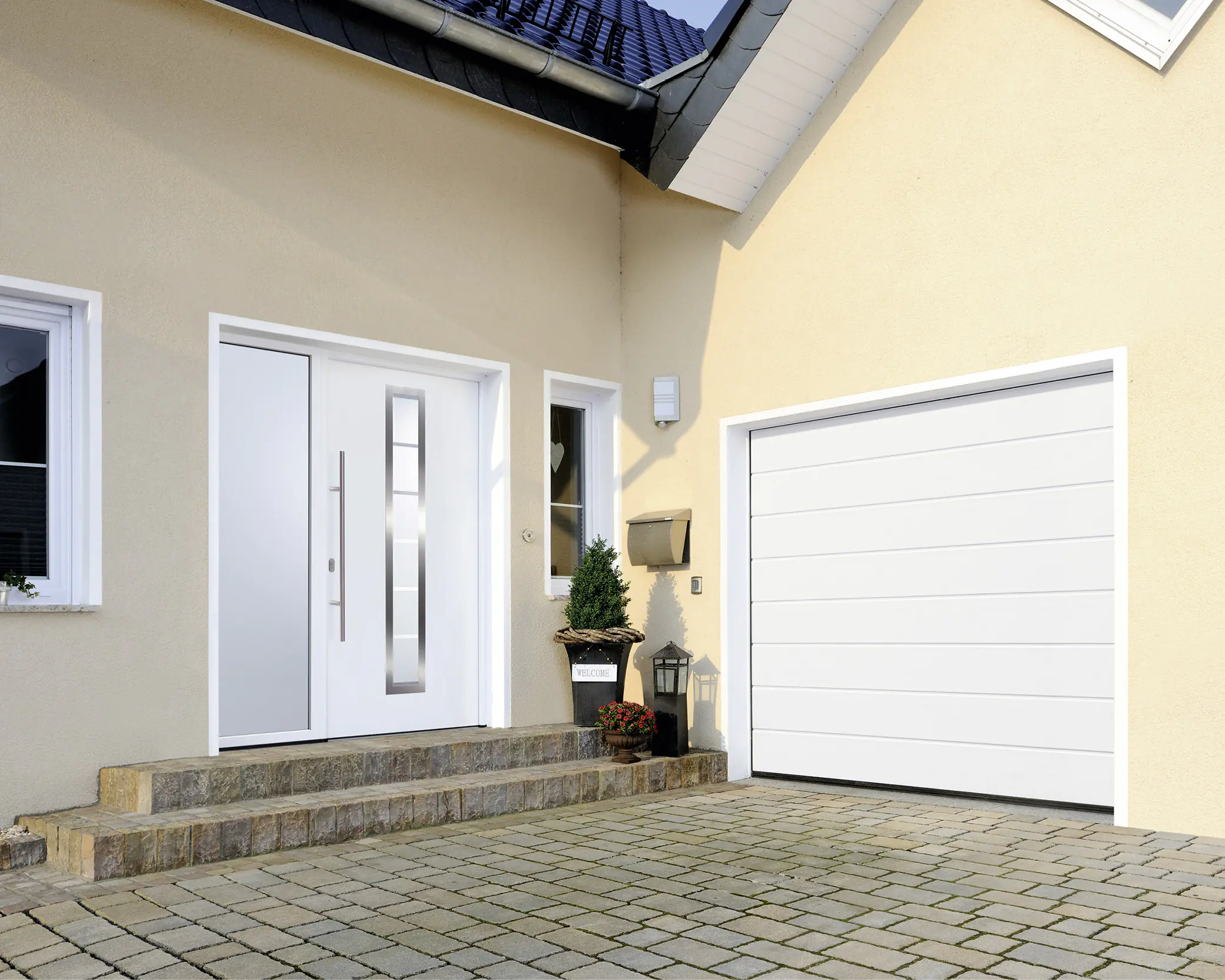 EcoStarMatic Garagen-Sektionaltor 250 x 200 cm verkehrsweiß Inkl. Torantrieb Liftronic 700