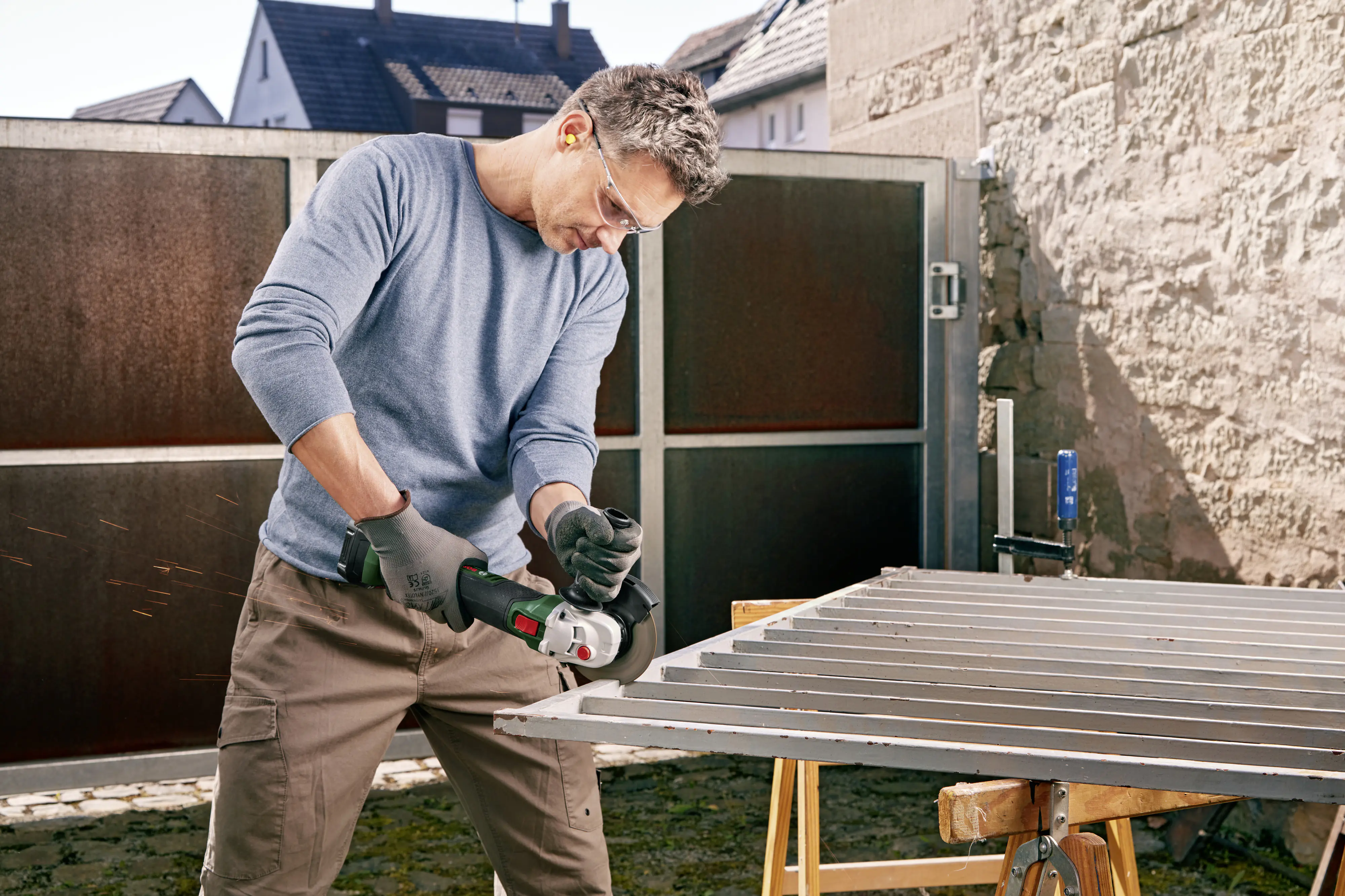 Bosch Akku-Winkelschleifer UniversalGrind 18V-75 Solo