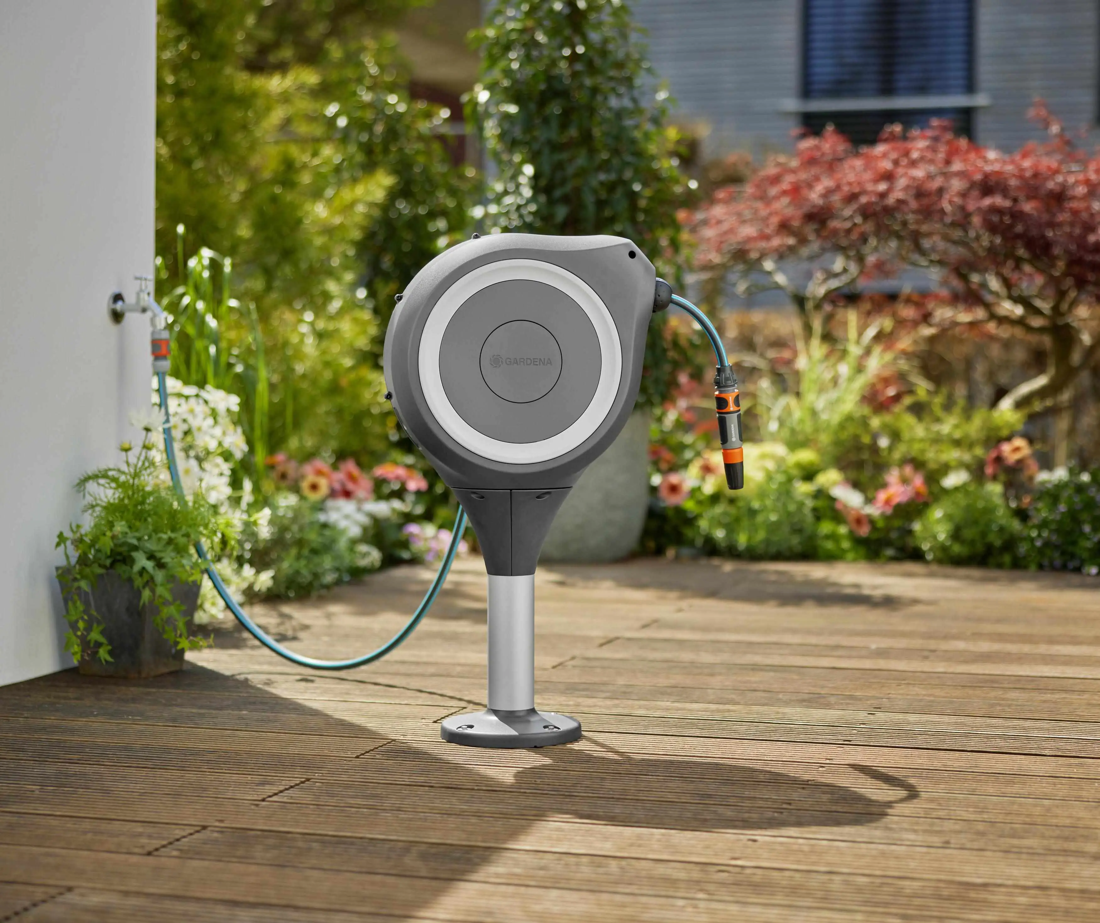 Gardena Terrassen-Schlauchbox RollUp M mit 20 m Schlauch automatisches Aufrollen Gardena Terrassen-Schlauchbox RollUp M mit 20 m Schlauch automatisches Aufrollen