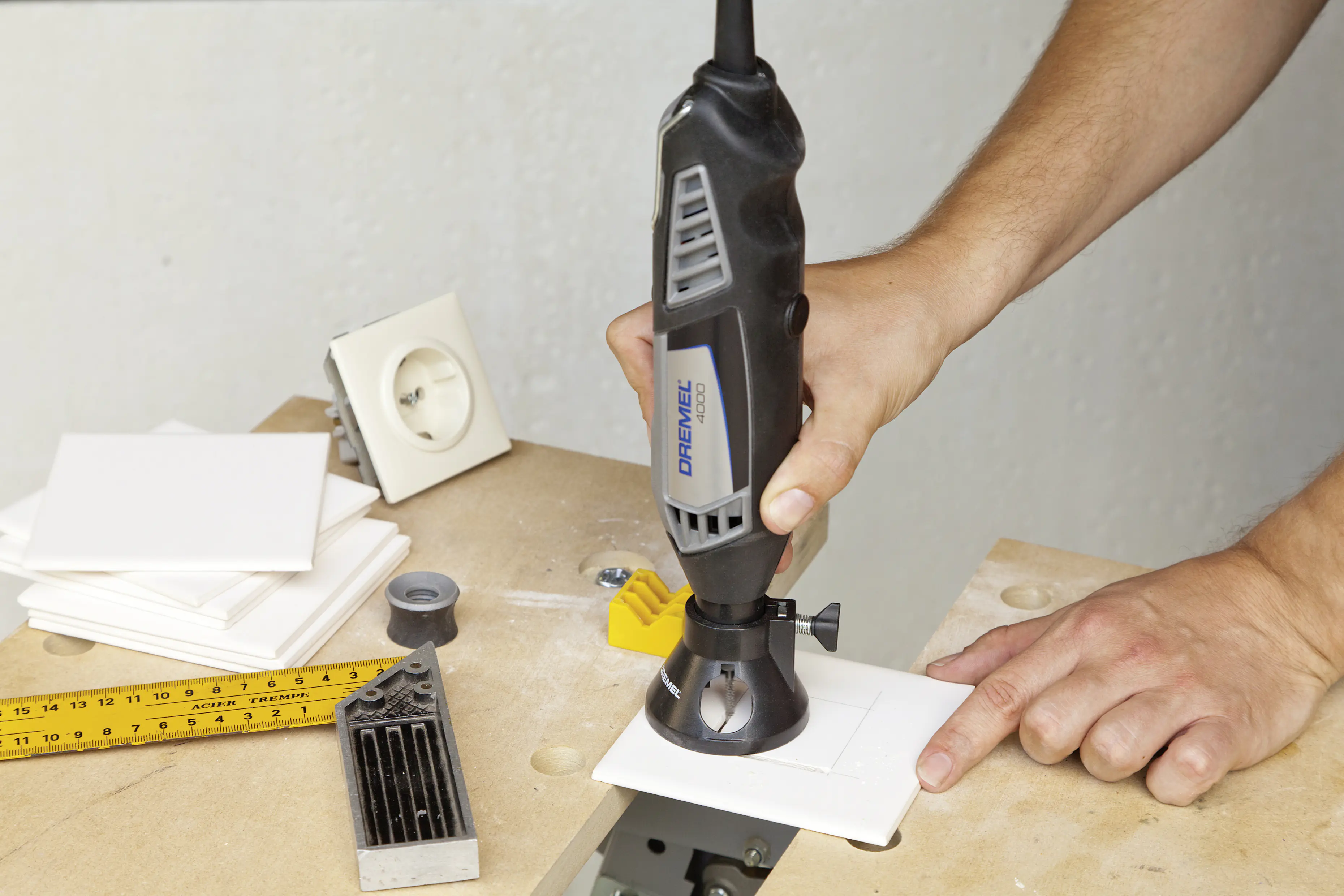 Dremel Fräsvorsatz für Keramik-Wandfliesen 566