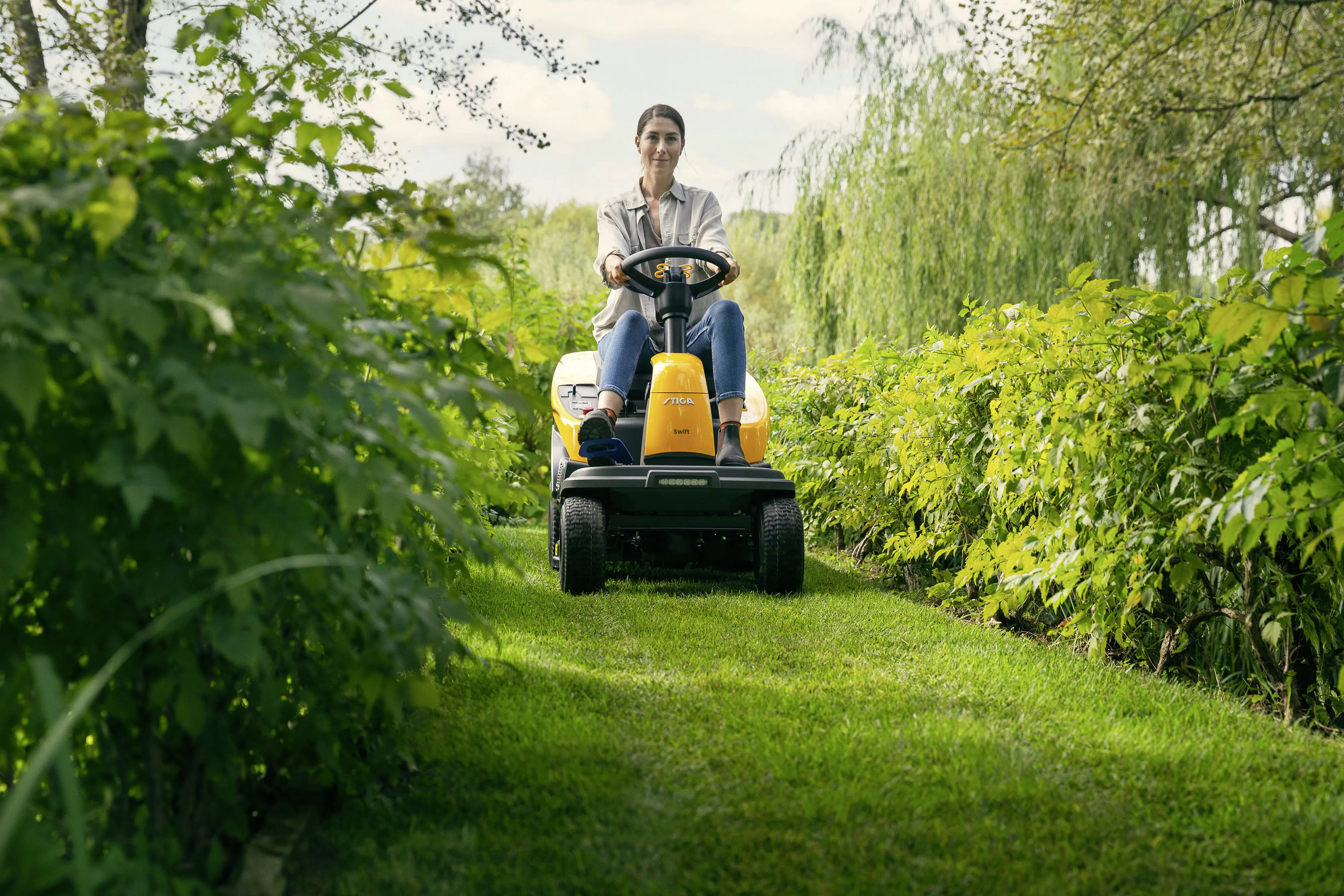Stiga Akku-Rasentraktor Swift 372e, inkl. 4 Akkus (3x 7,5Ah und 1x 5Ah )/48V, 72 cm Schnittbreite