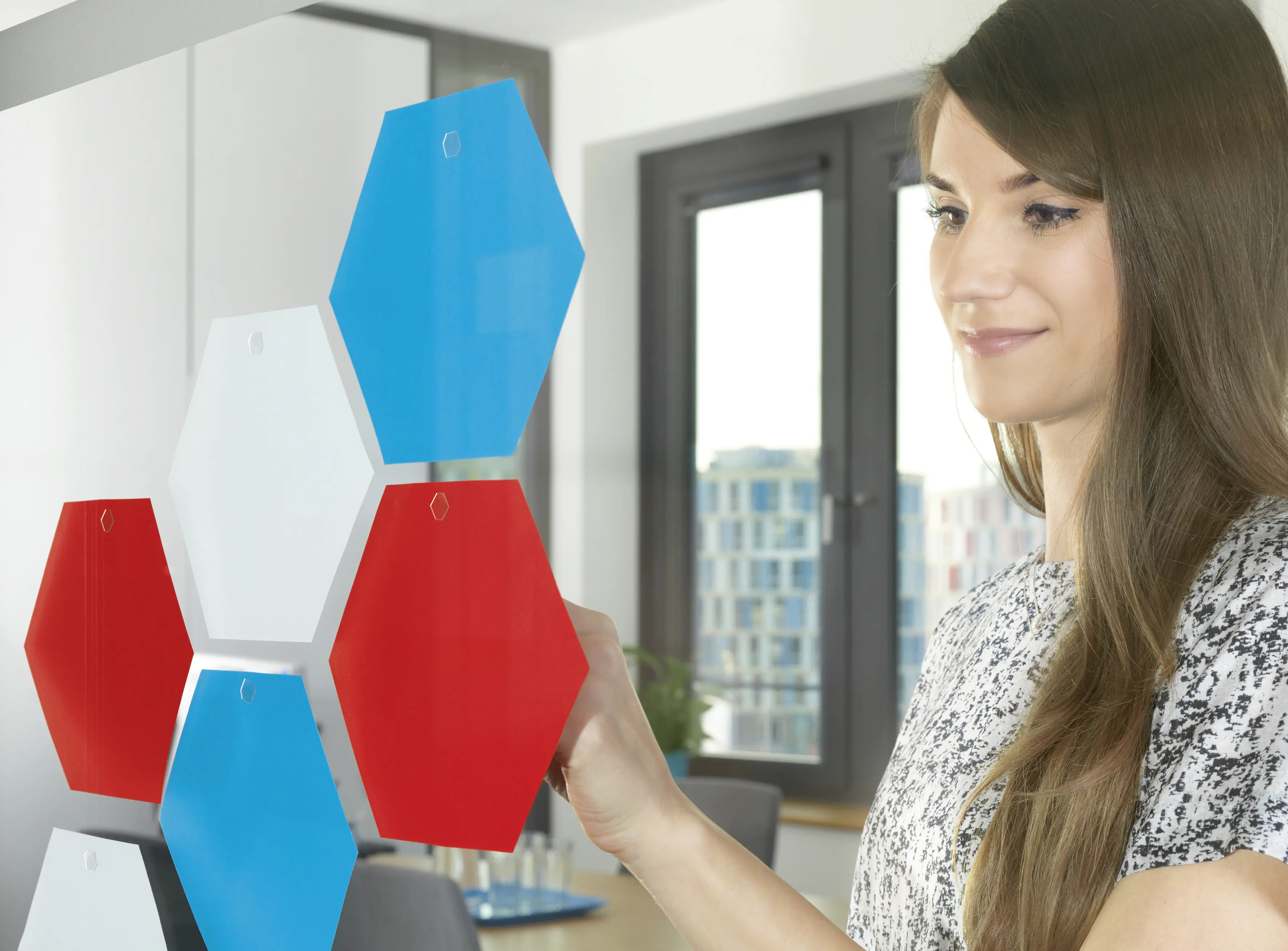 tesa Tack Doppelseitige Klebepads 72 Pads, transparent