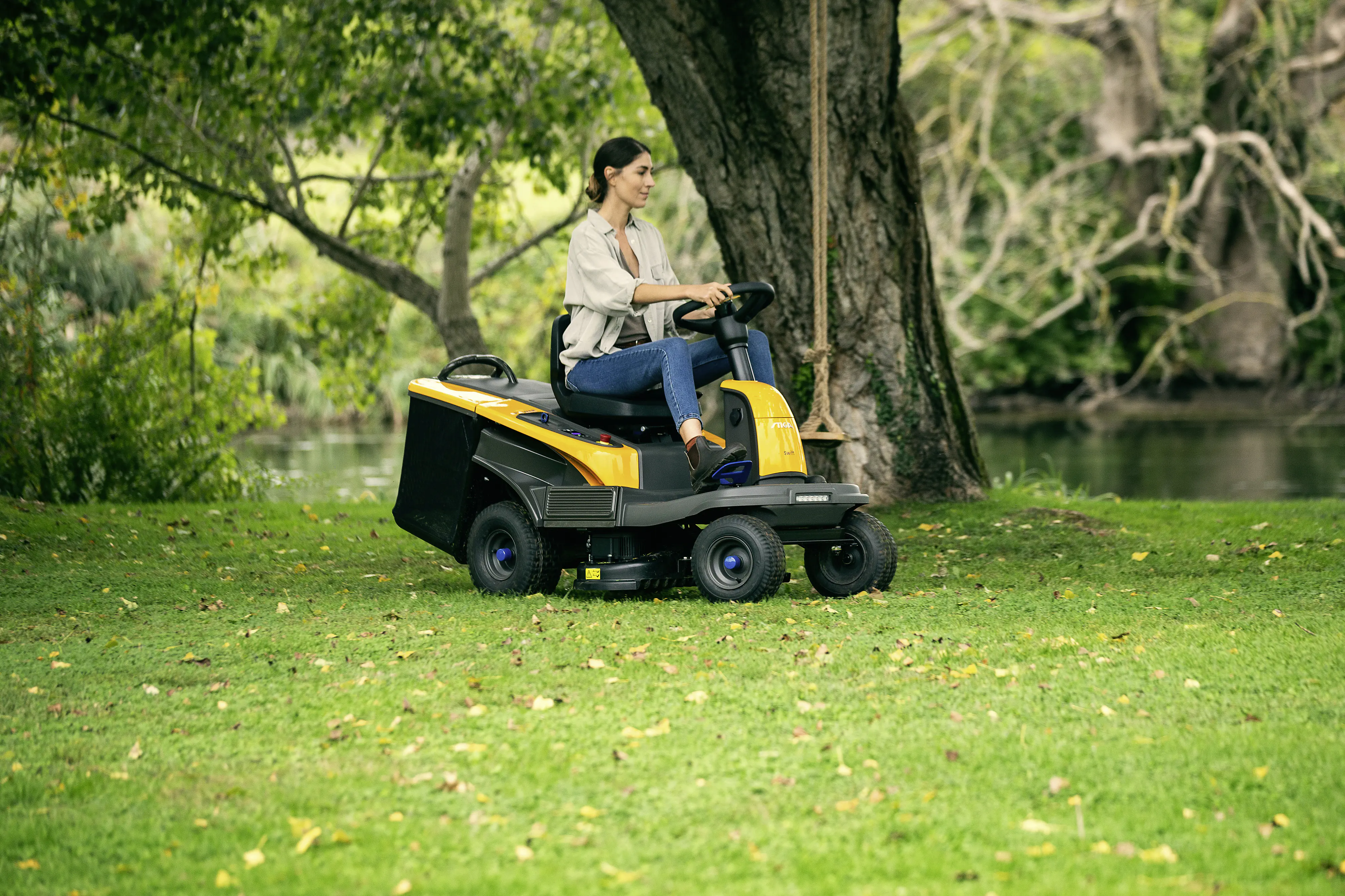 Stiga Akku-Rasentraktor Swift 372e, inkl. 4 Akkus (3x 7,5Ah und 1x 5Ah )/48V, 72 cm Schnittbreite
