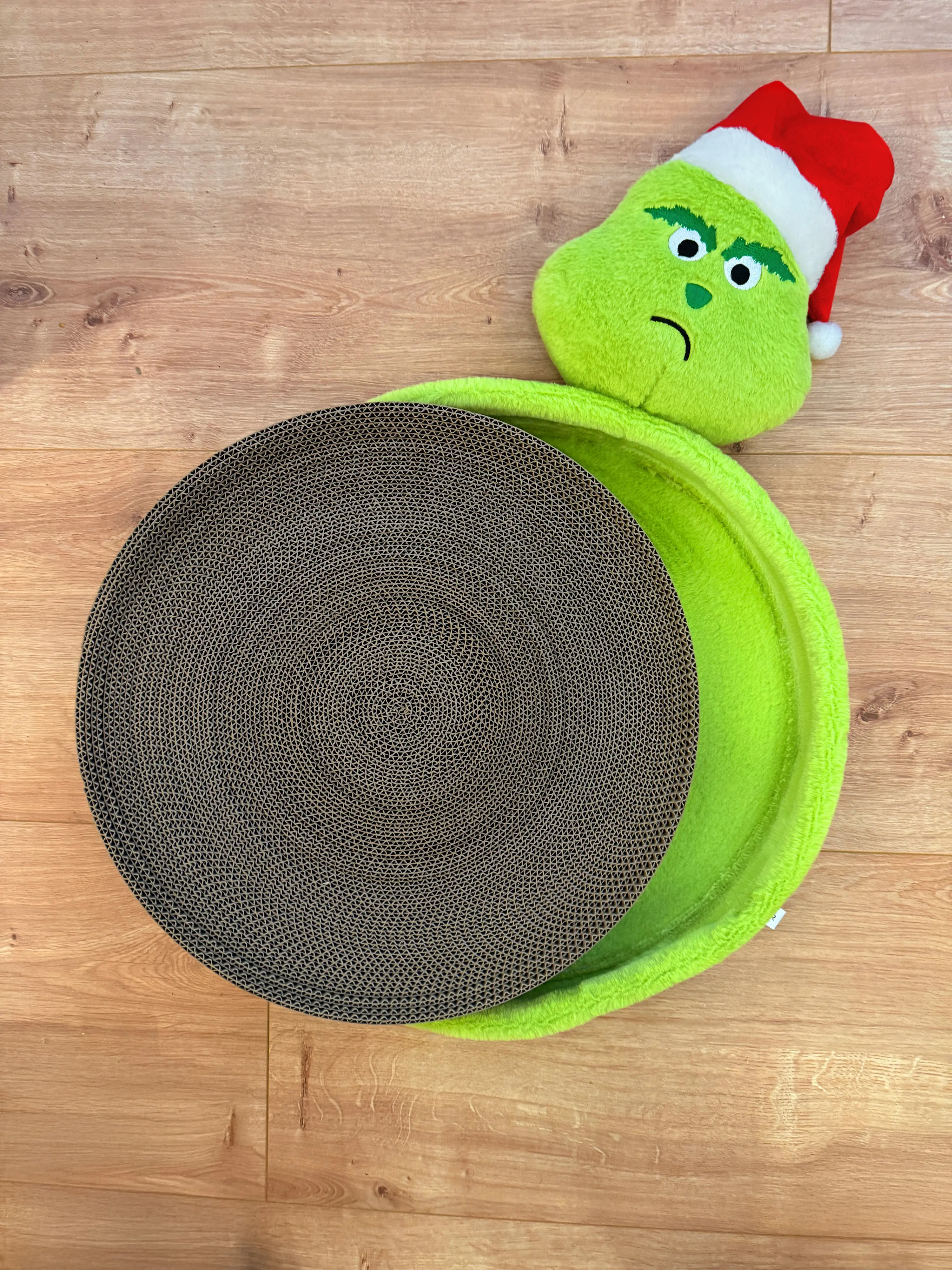 Aumüller Katzenspielzeug Weihnachtsmuffel Kratzpappe 58 cm grün Aumüller Katzenspielzeug Weihnachtsmuffel Kratzpappe 58 cm grün