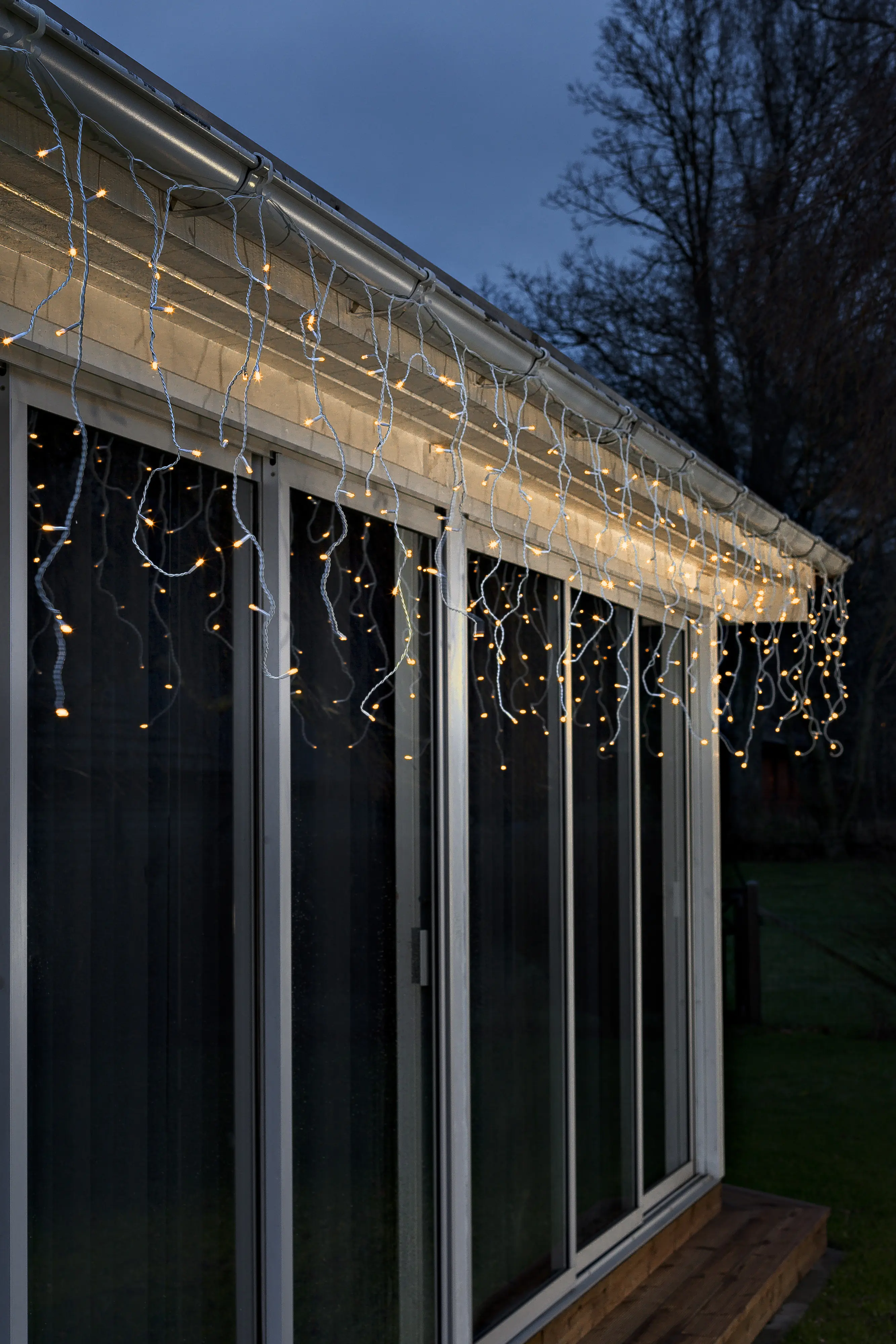 Konstsmide LED Eisregen Lichtervorhang außen 96 bernsteinfarbene Dioden Konstsmide LED Eisregen Lichtervorhang außen 96 bernsteinfarbene Dioden