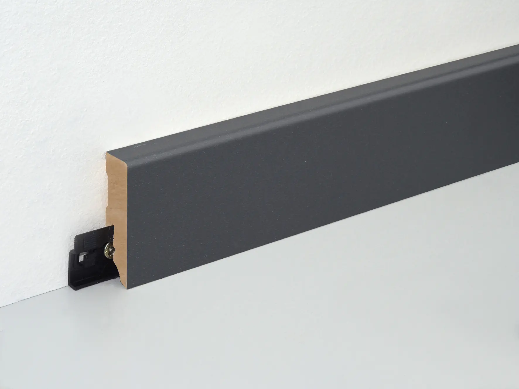 Neuhofer Fußleiste 240 cm x 58 x 15 mm dunkelgrau Neuhofer Fußleiste 240 cm x 58 x 15 mm dunkelgrau