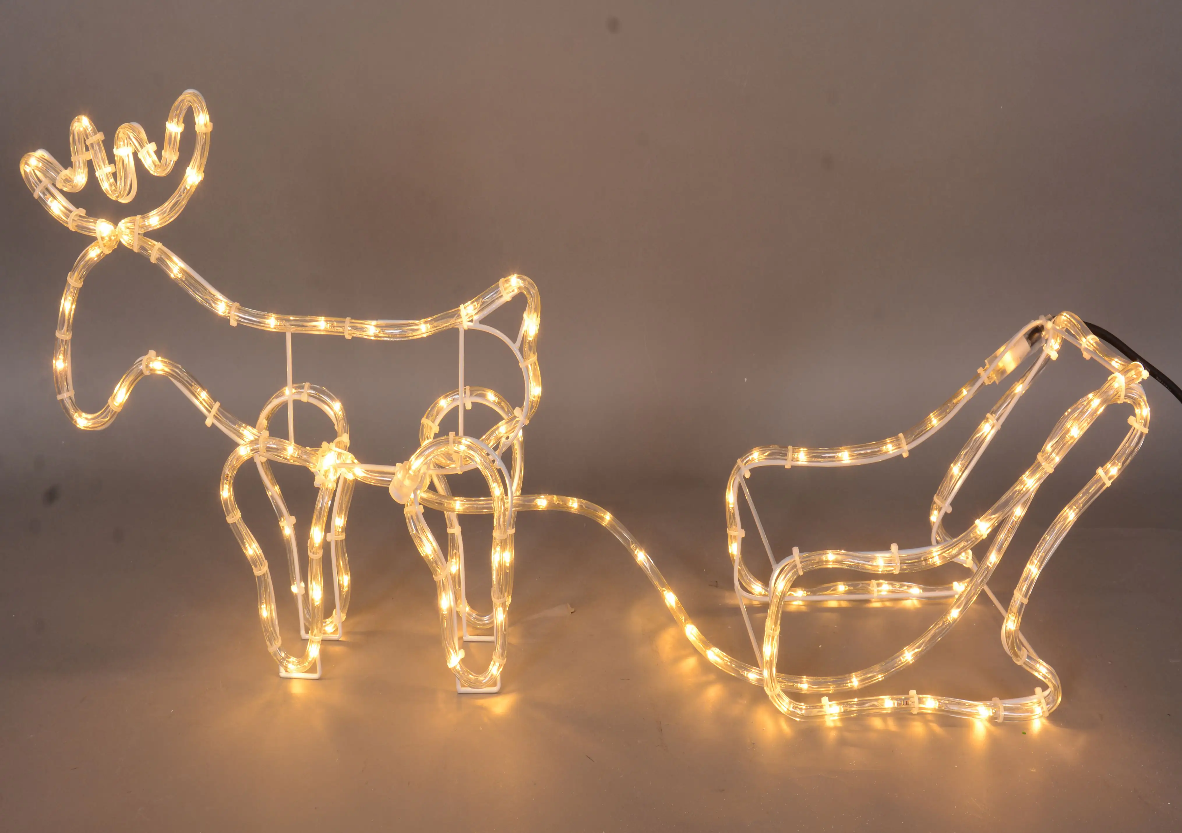 TrendLine LED Rentier mit Schlitten 144 LED für Innen- und Außenbereich TrendLine LED Rentier mit Schlitten 144 LED für Innen- und Außenbereich