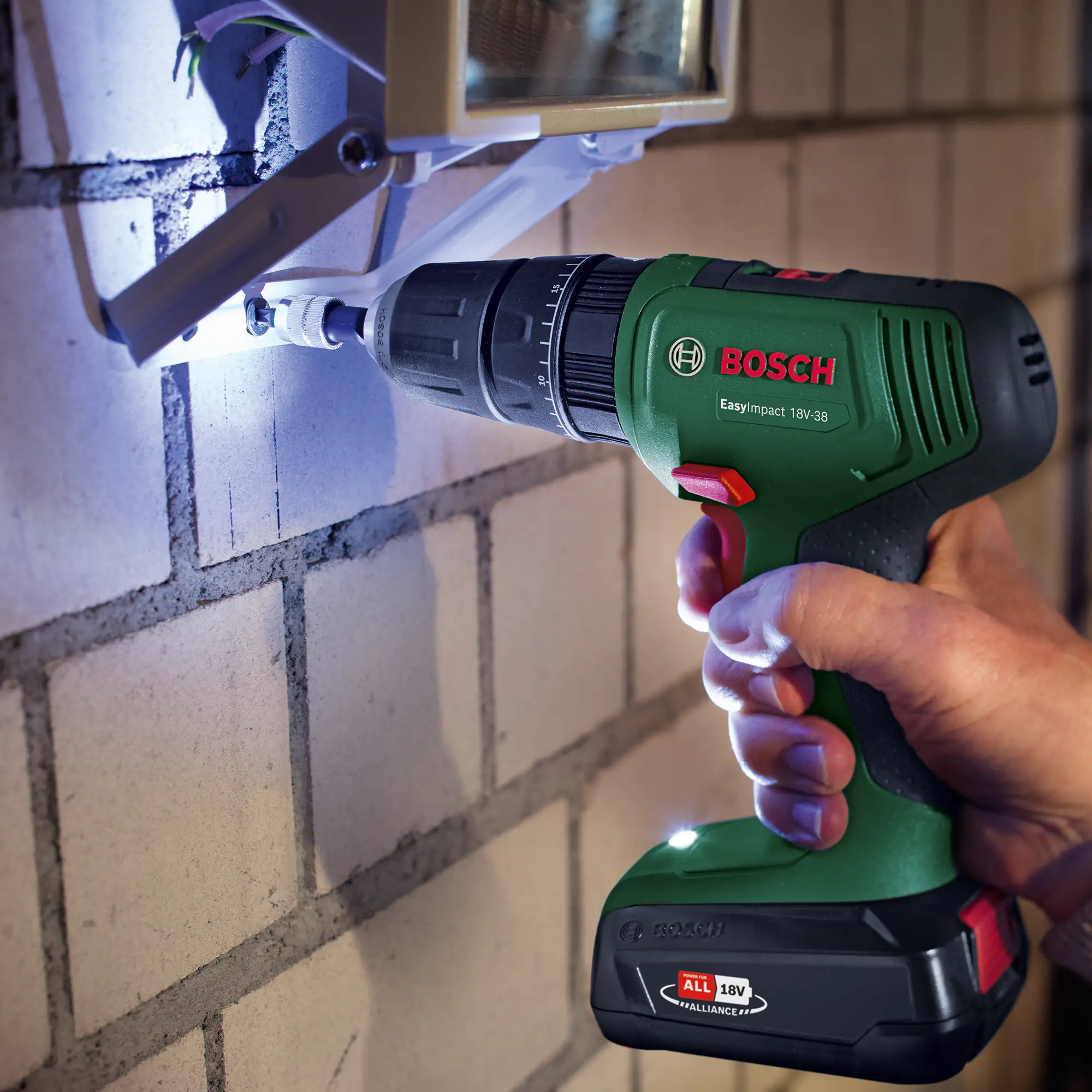 Bosch Akku-Schlagbohrmaschine EasyImpact 18V-38 inkl. Akku und Ladegerät Bosch Akku-Schlagbohrmaschine EasyImpact 18V-38 inkl. Akku und Ladegerät
