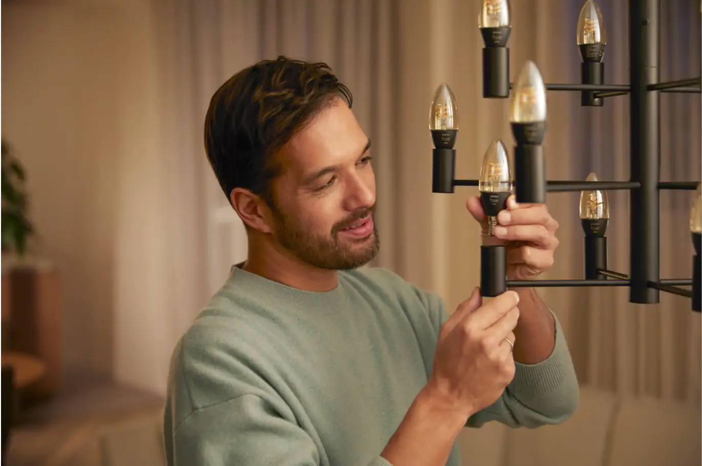 Philips Hue LED Leuchtmittel White E14 warmweiß Kerzenform 4,5 W warmweiß Philips Hue LED Leuchtmittel White E14 warmweiß Kerzenform 4,5 W warmweiß