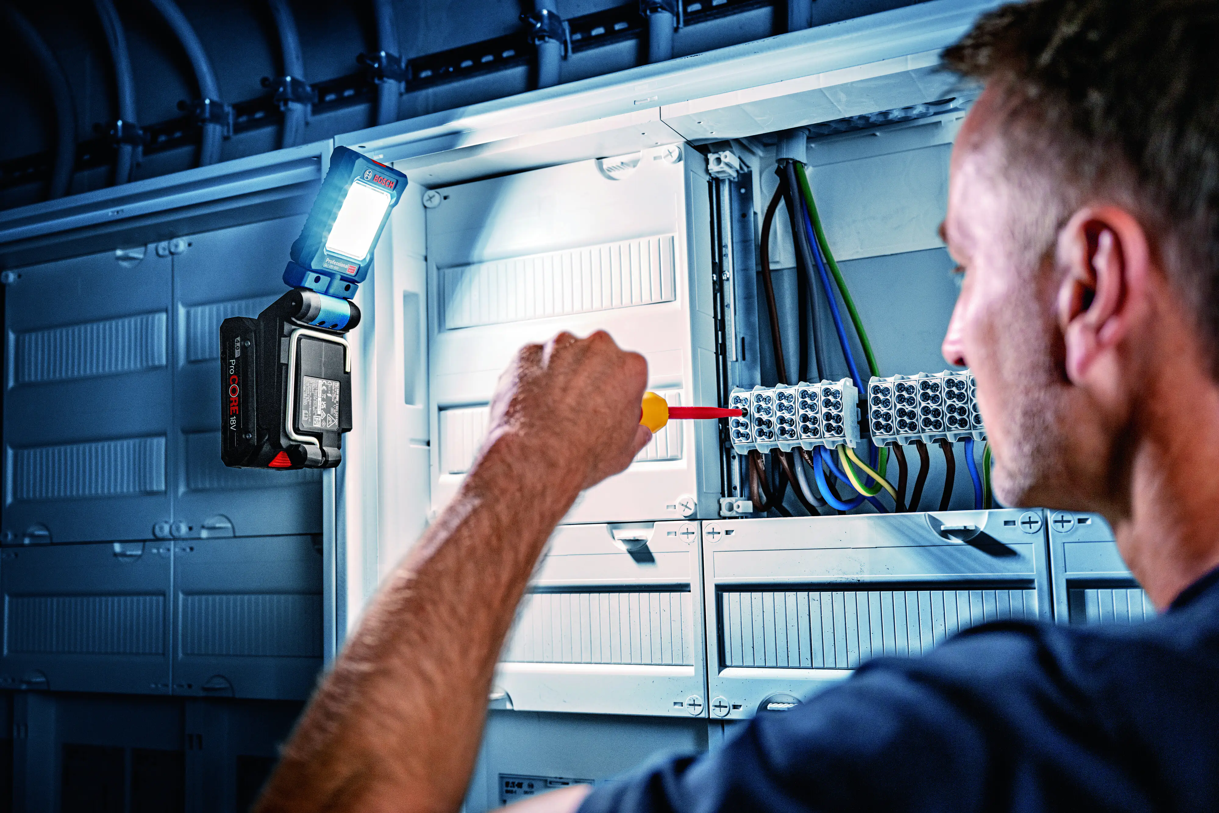 Bosch Professional Akku-Leuchte GLI 18V-800 , ohne Akku und Ladegerät Bosch Professional Akku-Leuchte GLI 18V-800 , ohne Akku und Ladegerät