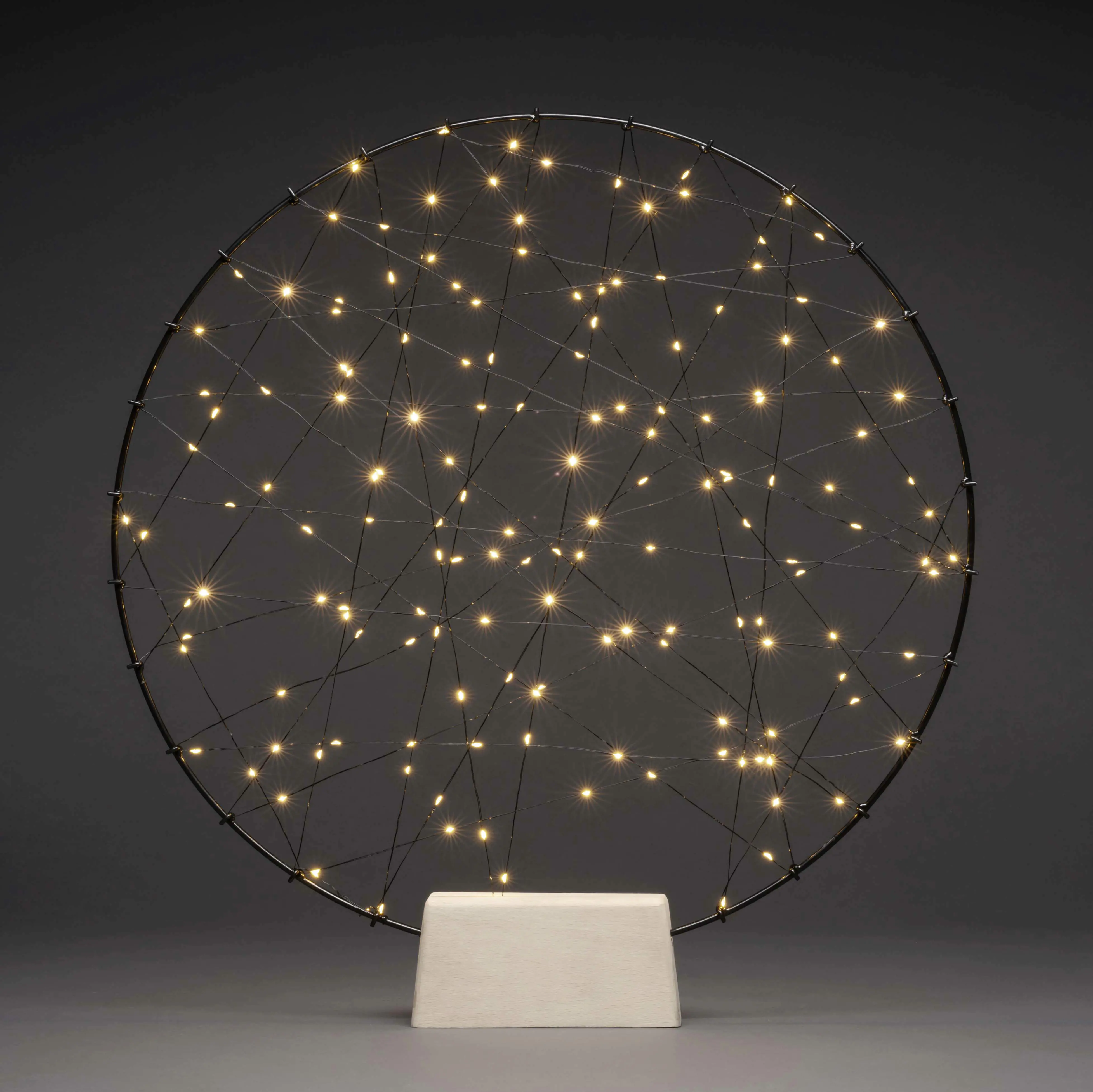 Konstsmide LED Metallsilhouetten Ring mit Holzfuß schwarz 60 x 5 x 64 cm