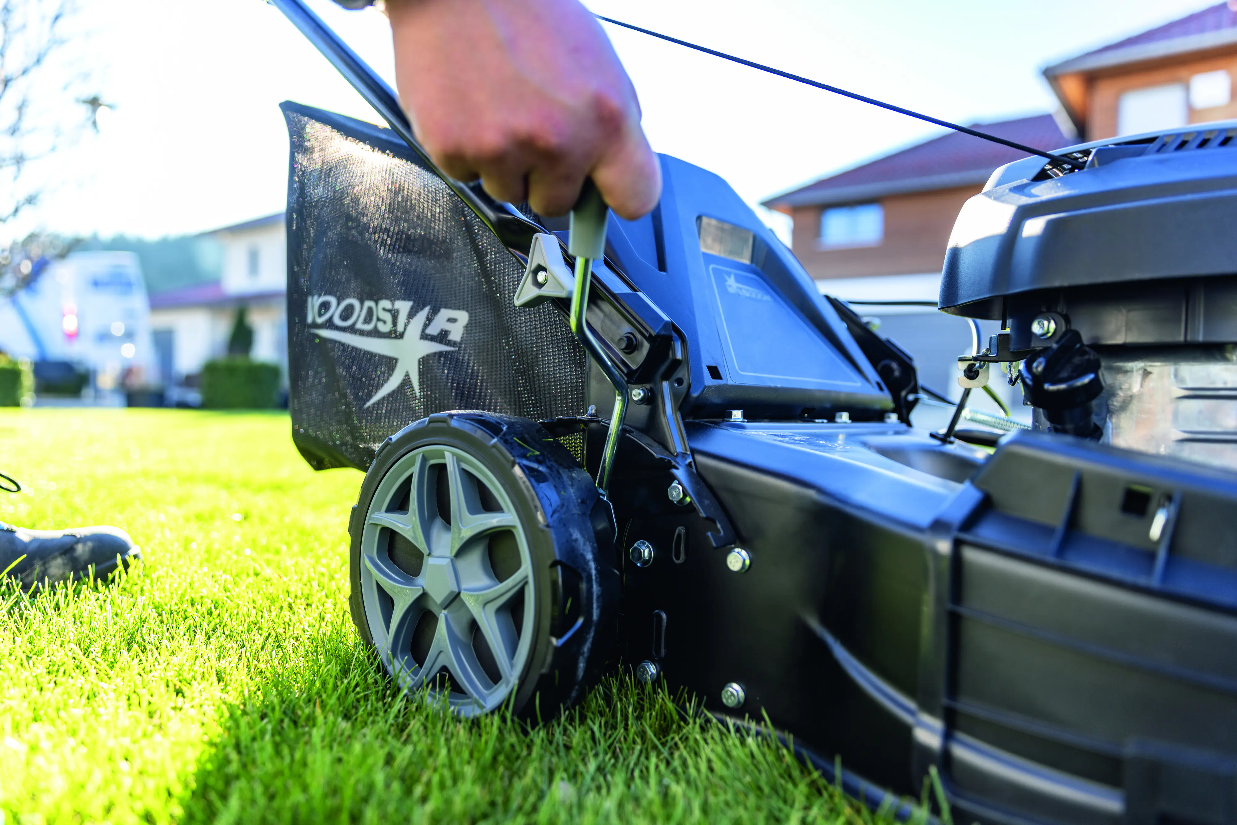 Woodster Benzin-Rasenmäher BLM460-161S 2,6 kW 46 cm Schnittbreite Woodster Benzin-Rasenmäher BLM460-161S 2,6 kW 46 cm Schnittbreite