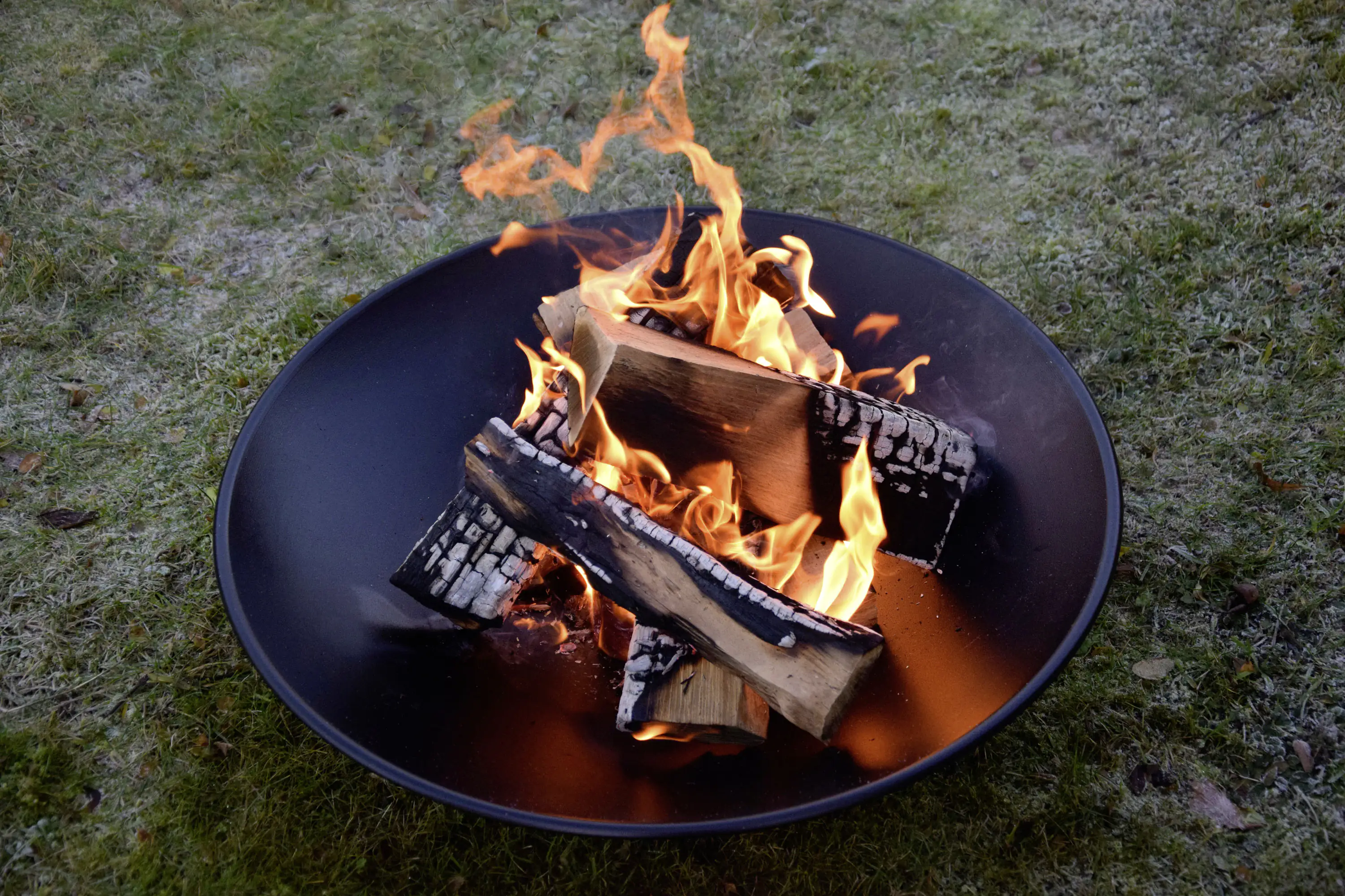 Dobar Feuerschale "Malmö" mit Sockel schwarz 59 x 59 x 14 cm