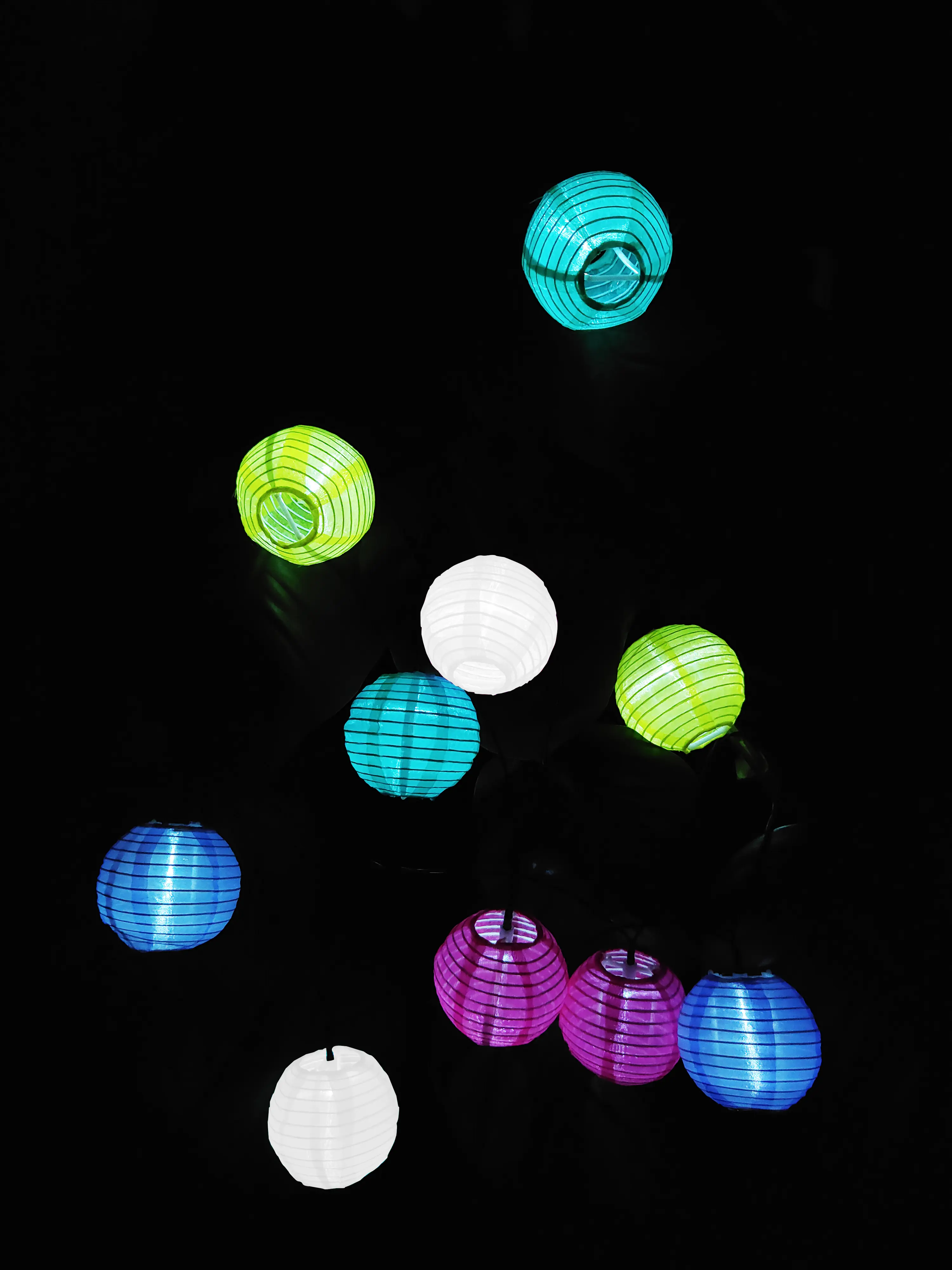 Solar-Lichterkette Kiki Laternen Außen 3,7 m kaltweiß Solar-Lichterkette Kiki Laternen Außen 3,7 m kaltweiß