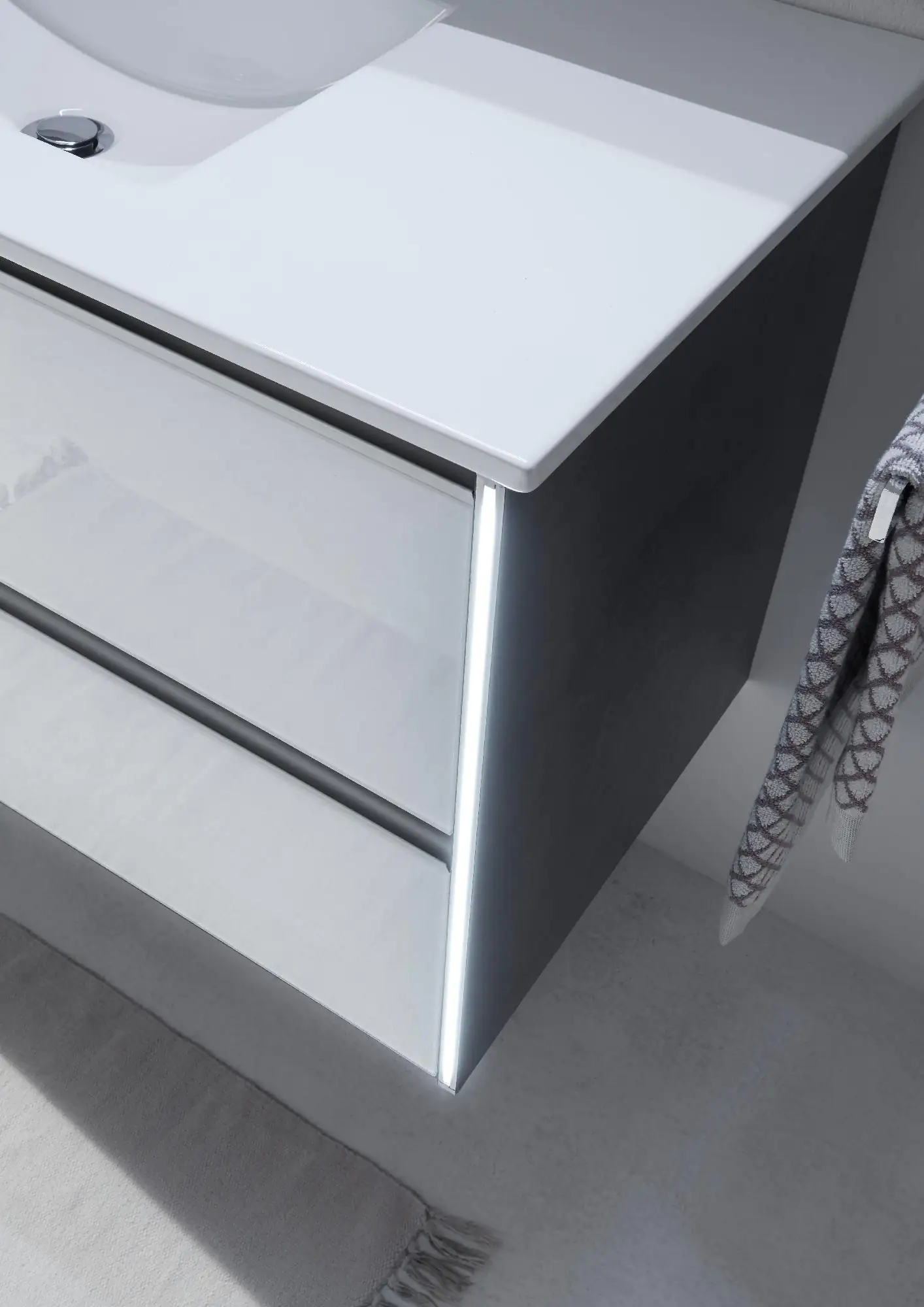 Pelipal Badmöbel-Set 6040 Glas Weiß/Oxid Dunkelgrau mit Keramikwaschtisch + LED-Leuchte 101 cm