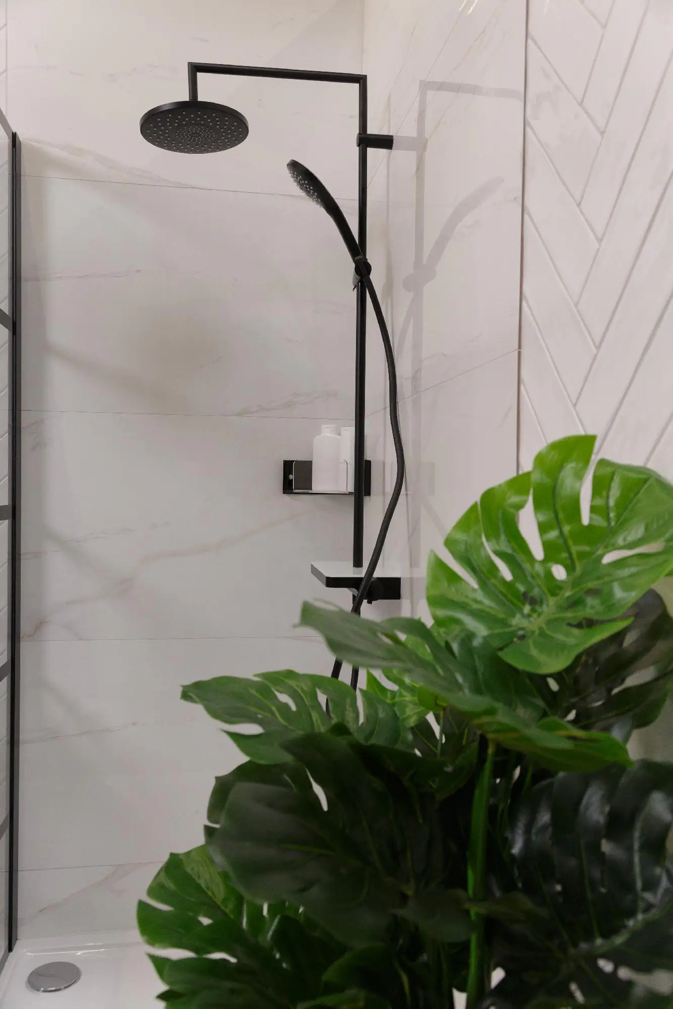 Primaster Duschsystem mit Thermostatarmatur und Ablage Prag schwarz matt 3 Strahlarten Primaster Duschsystem mit Thermostatarmatur und Ablage Prag schwarz matt 3 Strahlarten
