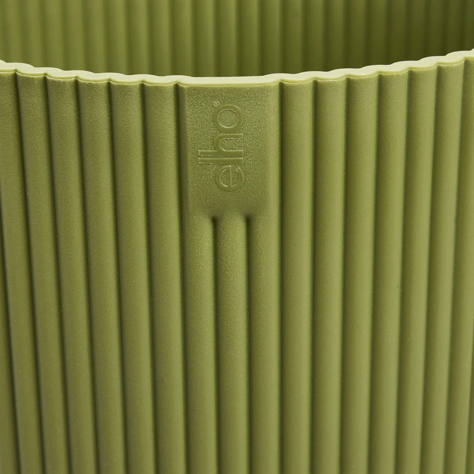 Elho Blumentopf Loft Urban Kunststoff thymiangrün Ø 18 x 17 cm