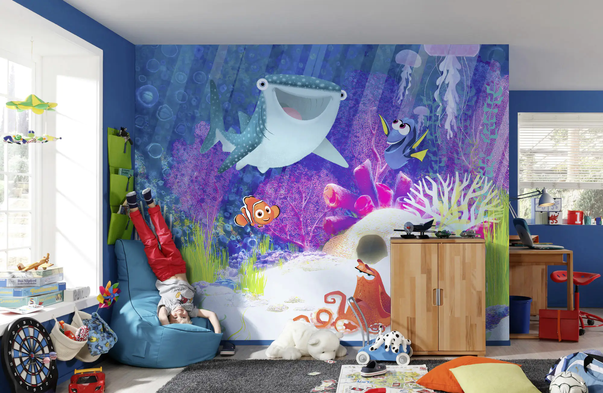 Komar Vlies Fototapete Dory Aqua Party 300 x 280 cm 