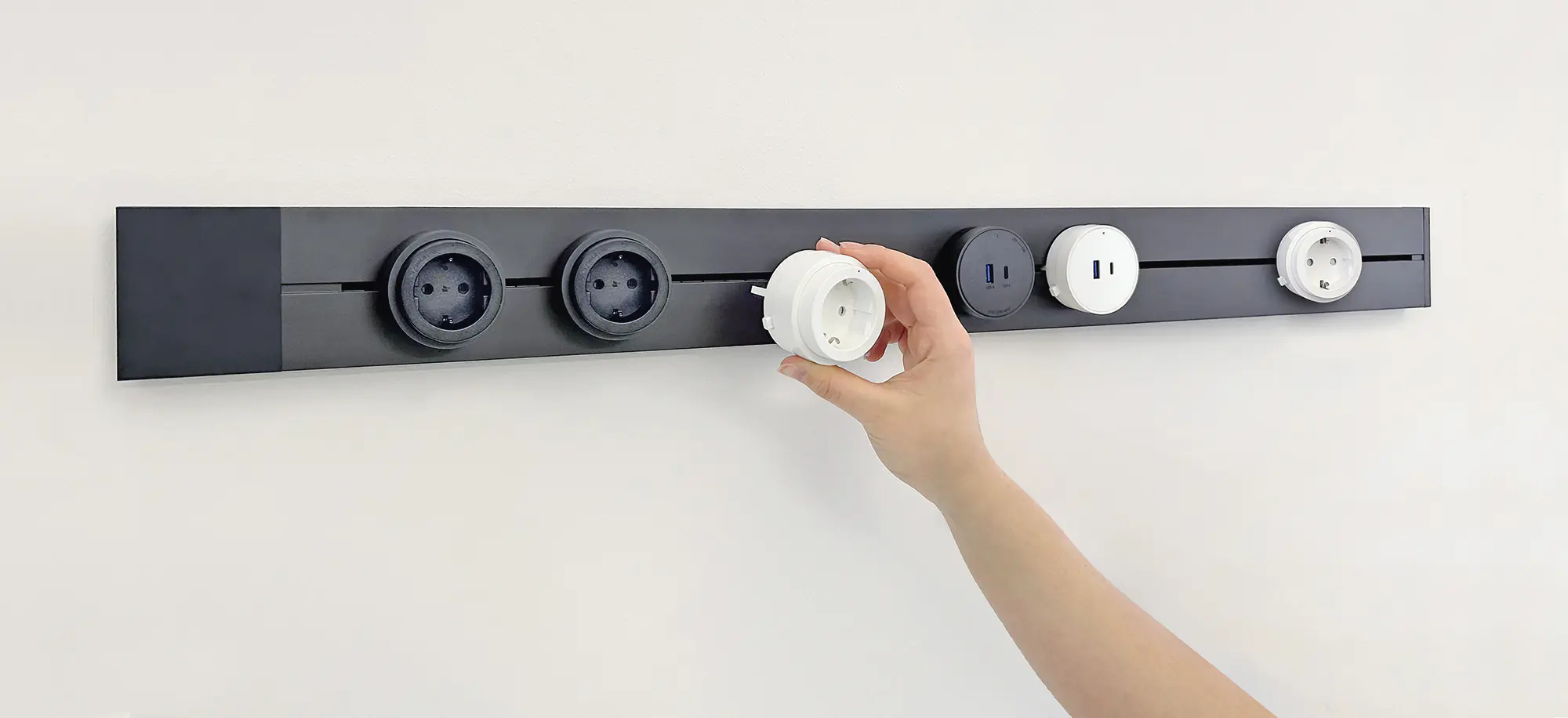 Schwaiger Modulare Stromleiste 100 cm max. 3680W schwarz