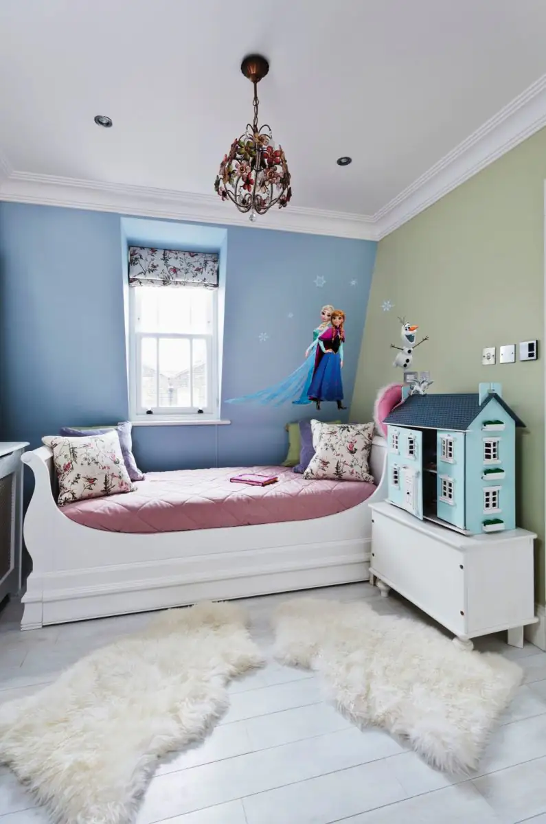 4036834340469_1 Komar Decosticker Frozen Sisters 50 x 70 cm
