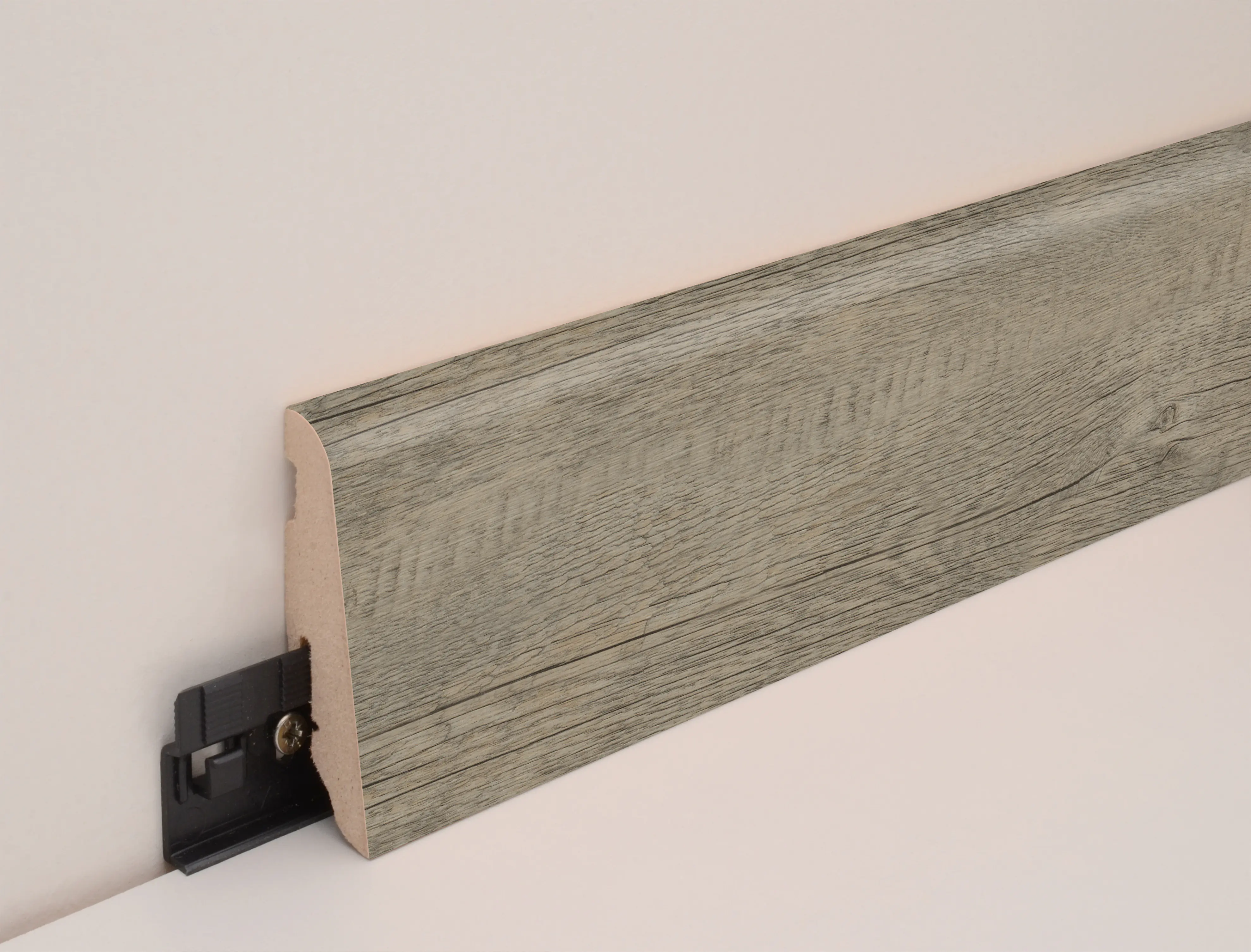 Neuhofer Fußleiste 240 cm x 58 x 19 mm pecan