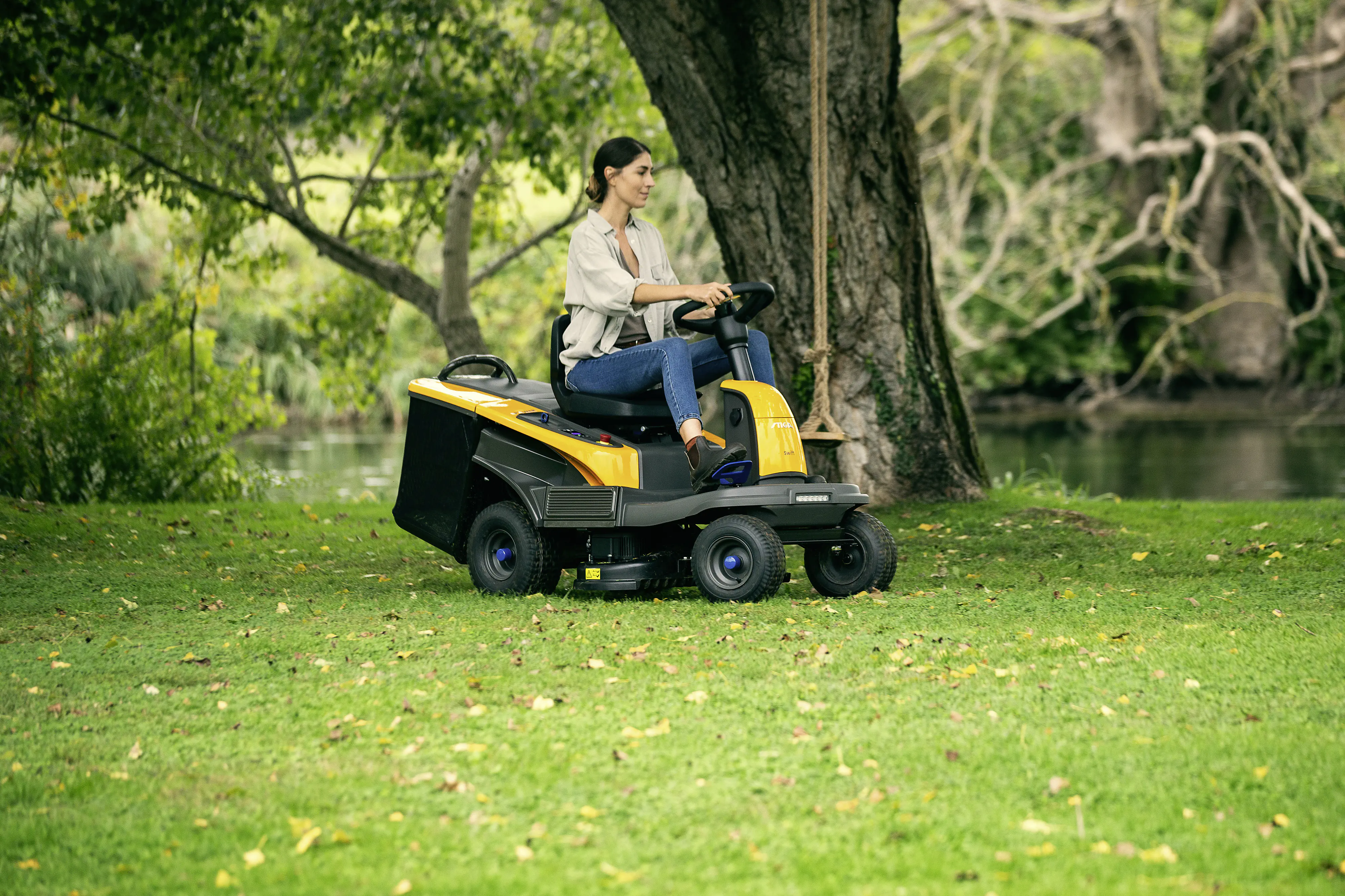Stiga Akku-Rasentraktor Swift 372e  inkl. 4x 5 Ah (48 Volt) 