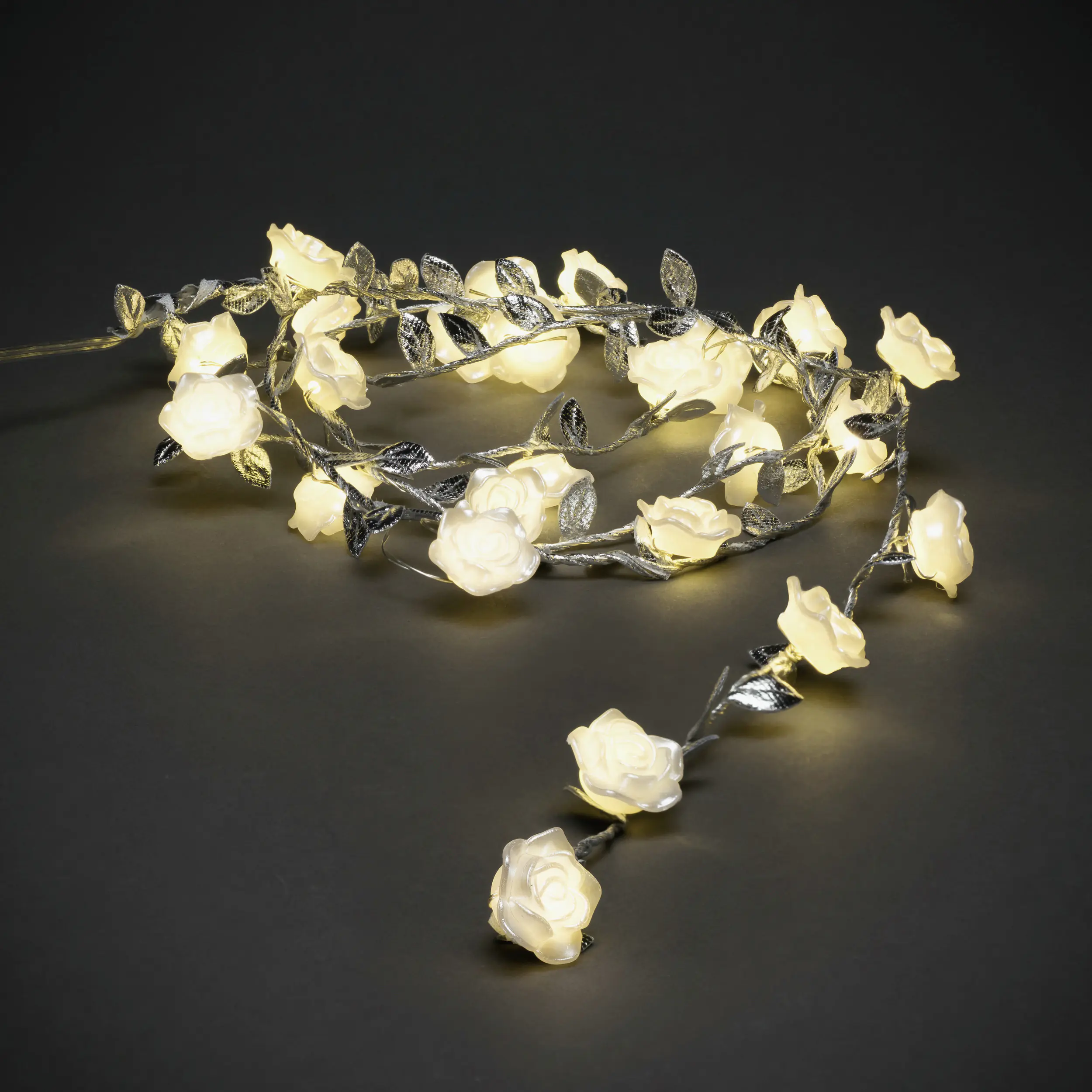 Konstsmide LED Lichterkette mit silbernen Metalldekoblätter für Innen , batteriebetrieben Konstsmide LED Lichterkette mit silbernen Metalldekoblätter für Innen , batteriebetrieben