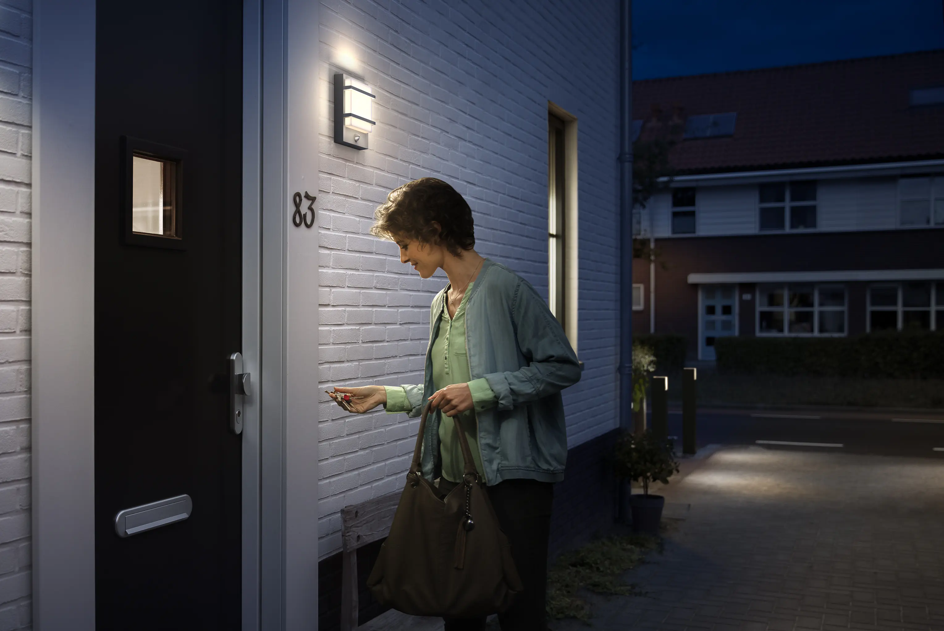 Philips LED Außenwandleuchte Petronia anthrazit mit Bewegungssensor warmweiß Philips LED Außenwandleuchte Petronia anthrazit mit Bewegungssensor warmweiß