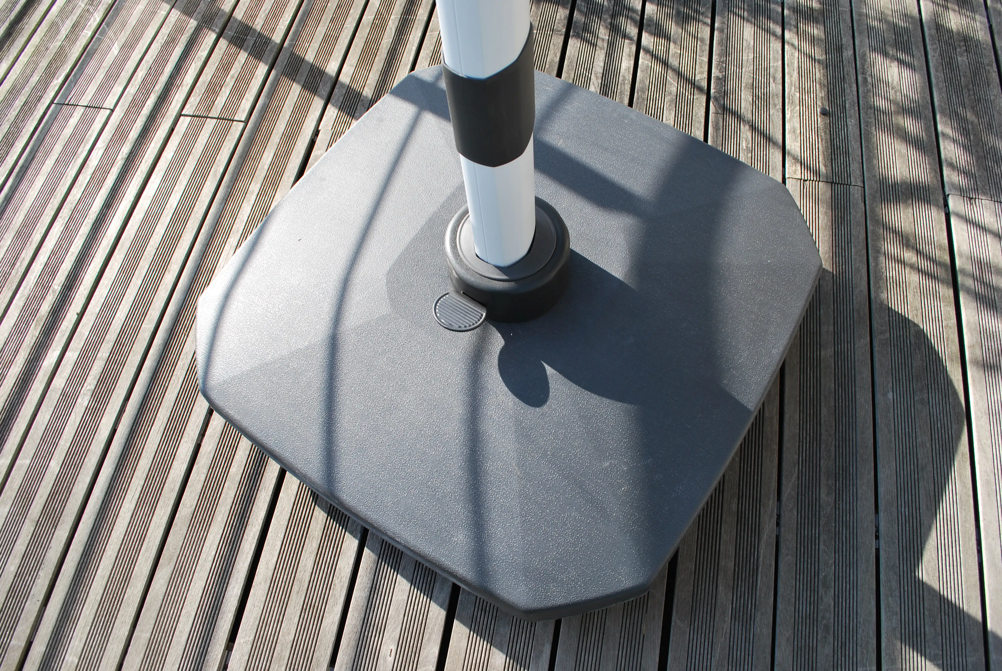 Schirmständer mit Rollen ca. 90 kg